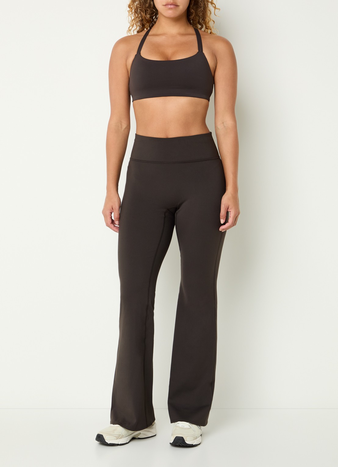 Adanola Ultimate sport bh met medium support en uitneembare vulling - voorkant 3 donkerbruin