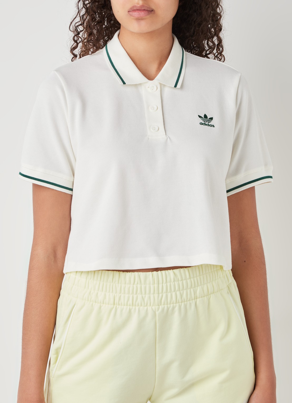 adidas Cropped polo met logoborduring - detail gebroken wit