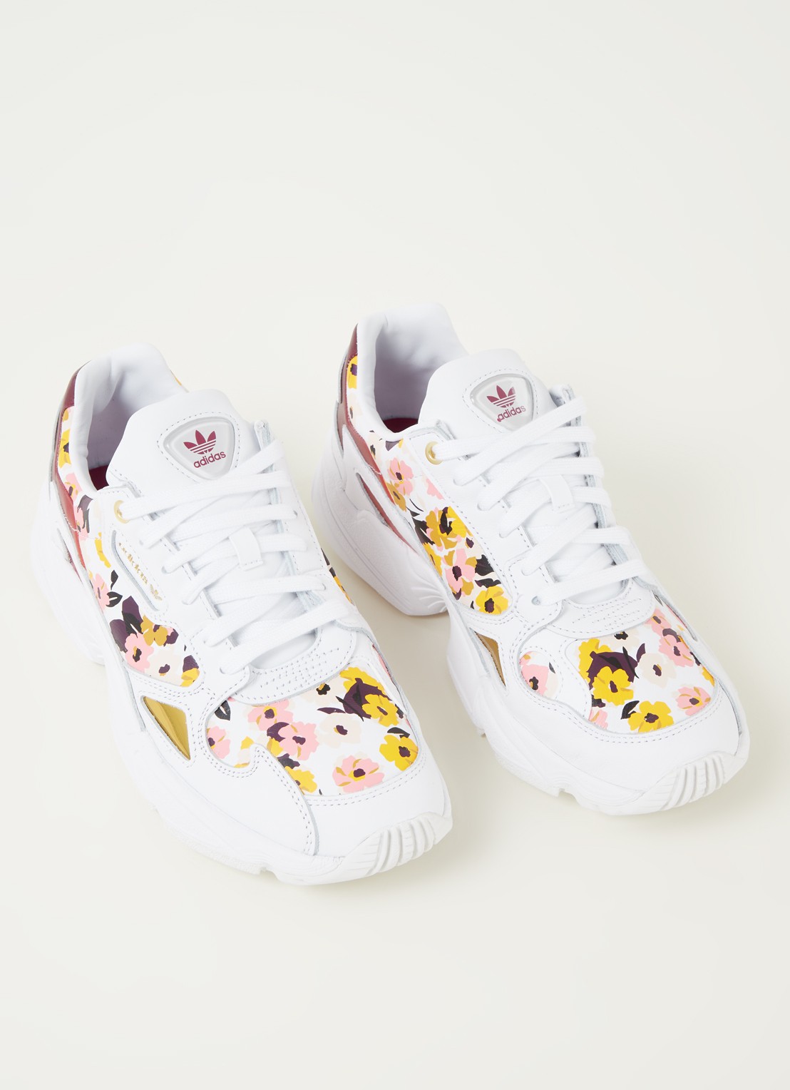 adidas Falcon sneaker van leer met bloemenprint - detail wit