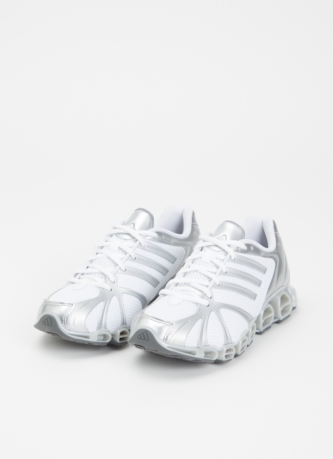 Adidas Mega Ghostride sneaker van mesh met metallic finish - detail zilver