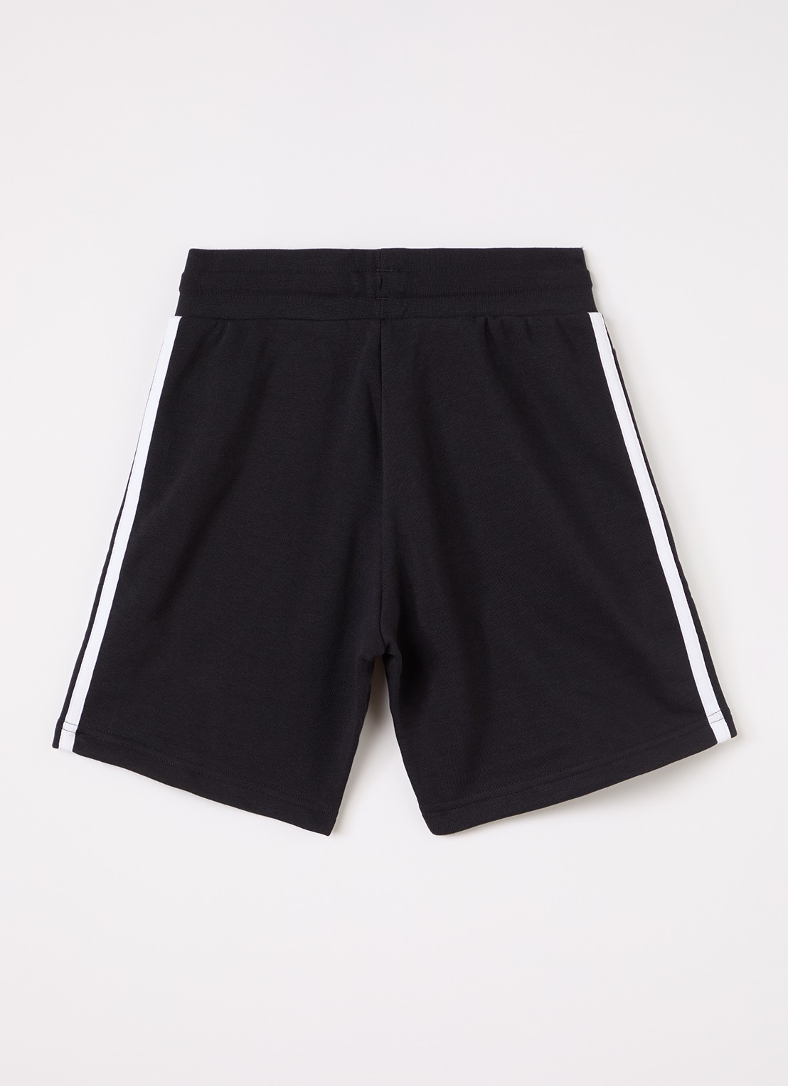 Adidas Straight fit korte joggingbroek met logoborduring - voorkant 2 zwart