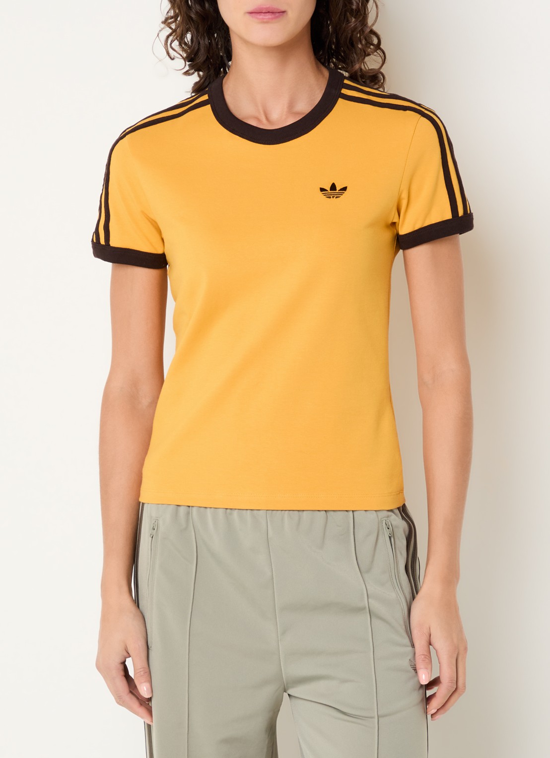 adidas T-shirt met logo - detail geel