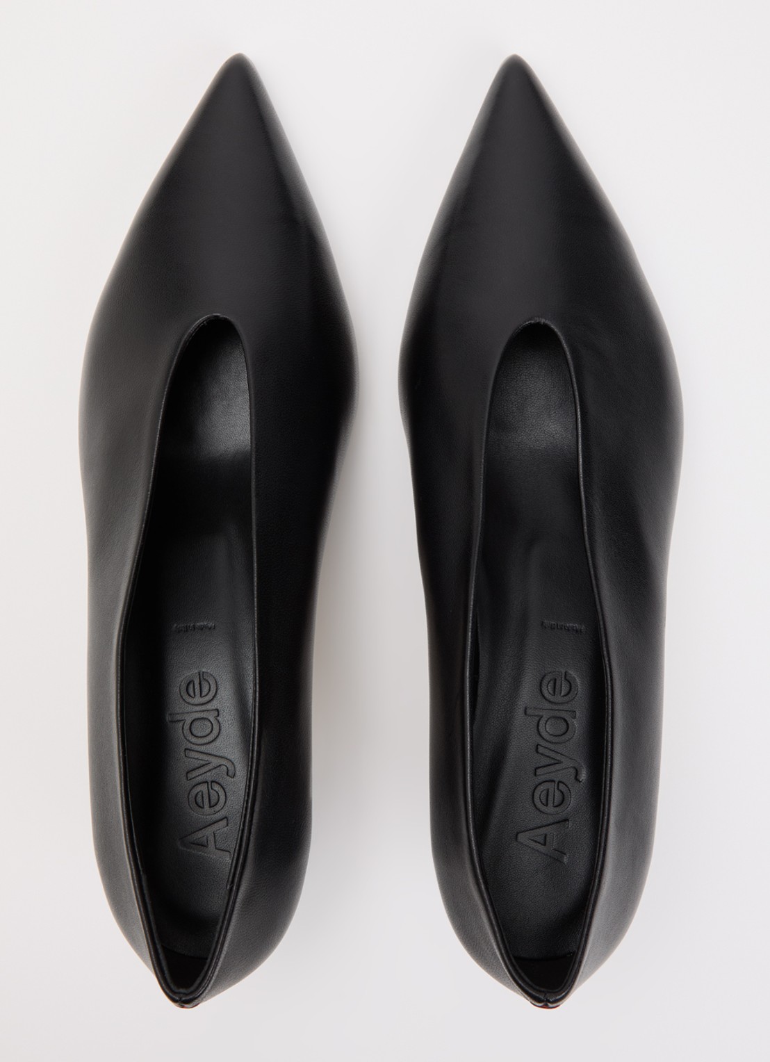 Aeyde Clara pump van lamsleer - detail 4 zwart