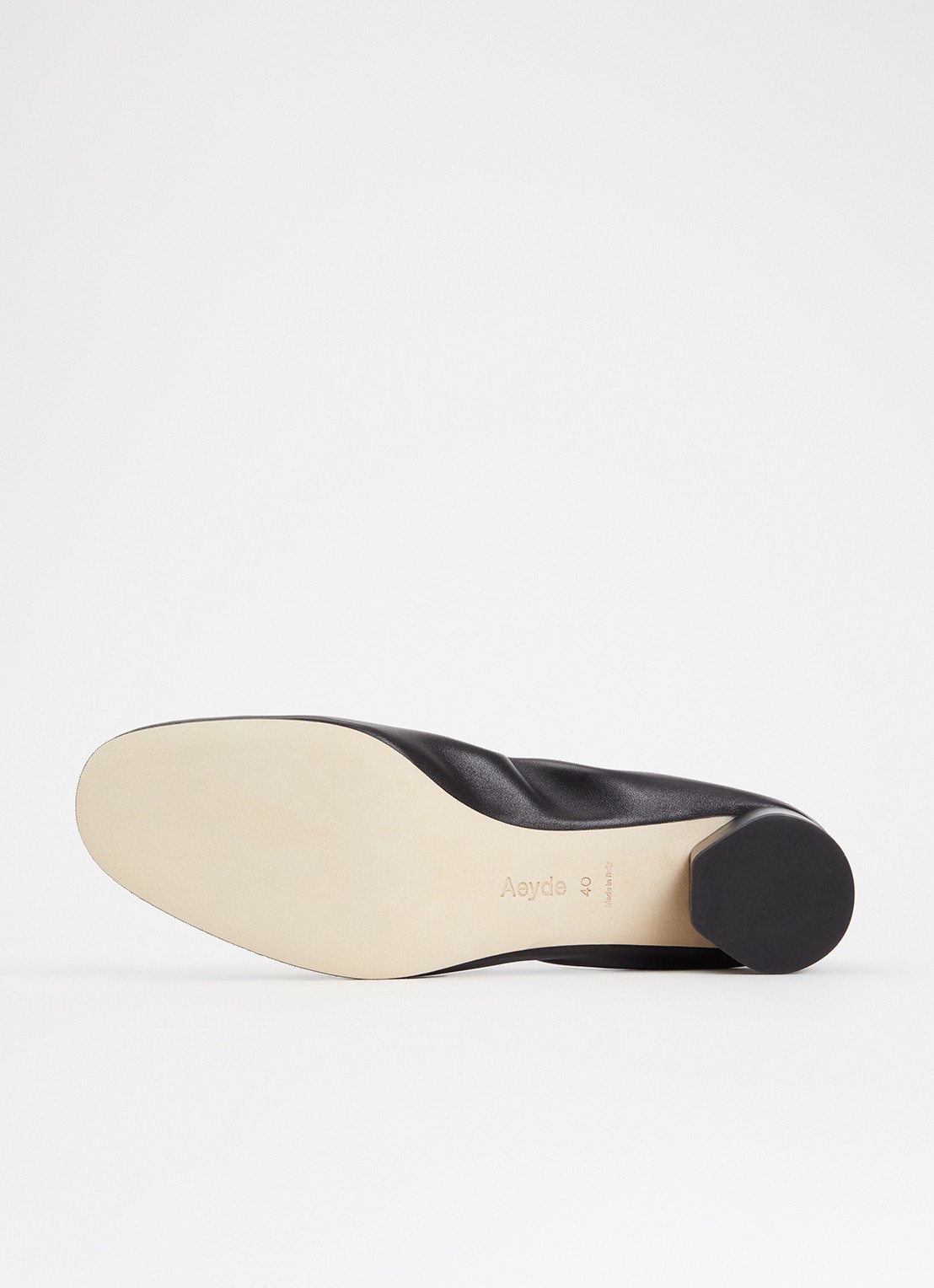 Aeyde Gemma pump van leer - detail 3 zwart