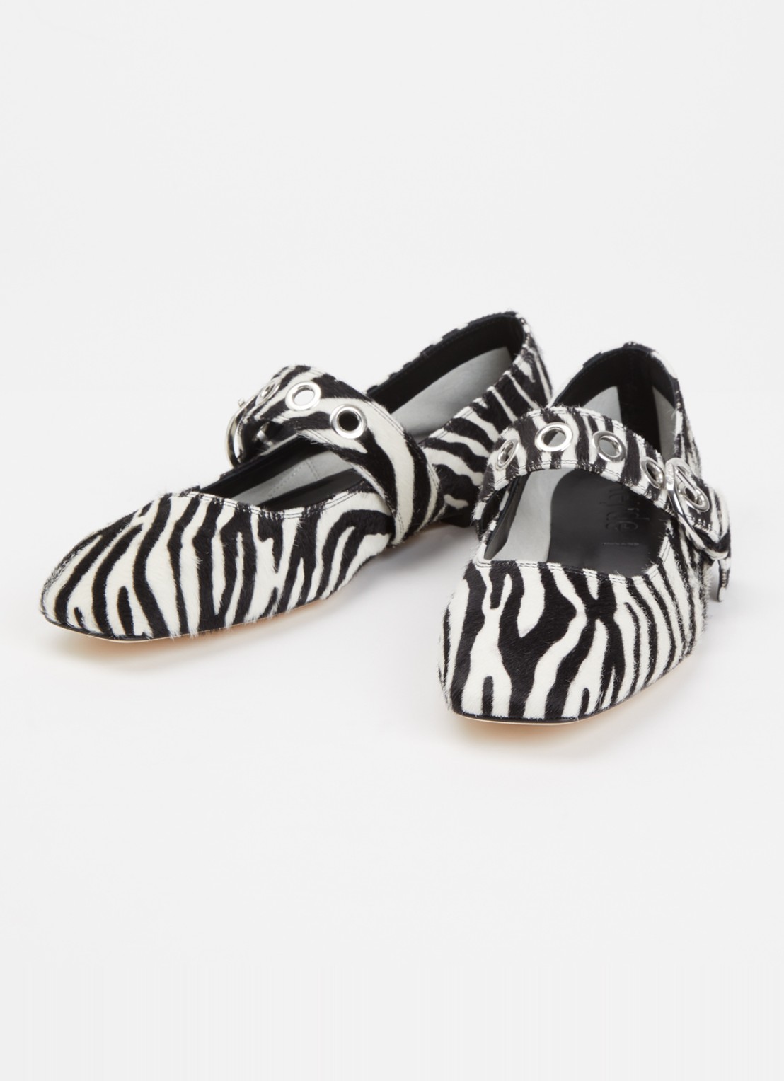 Aeyde Uma ballerina van leer met zebraprint - detail 2 gebroken wit