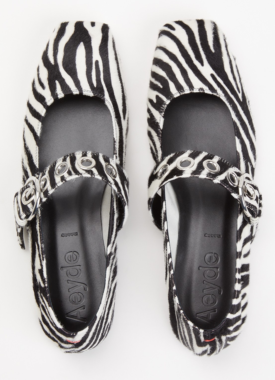 Aeyde Uma ballerina van leer met zebraprint - detail 3 gebroken wit