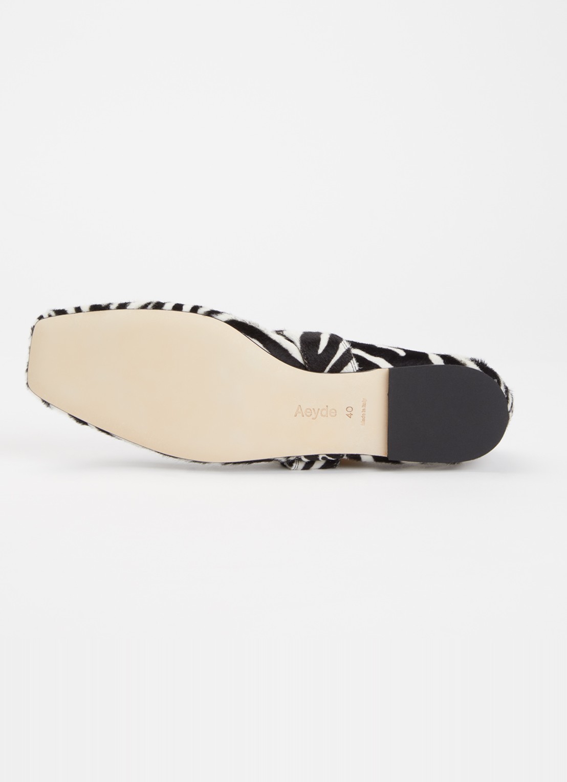 Aeyde Uma ballerina van leer met zebraprint - detail 4 gebroken wit