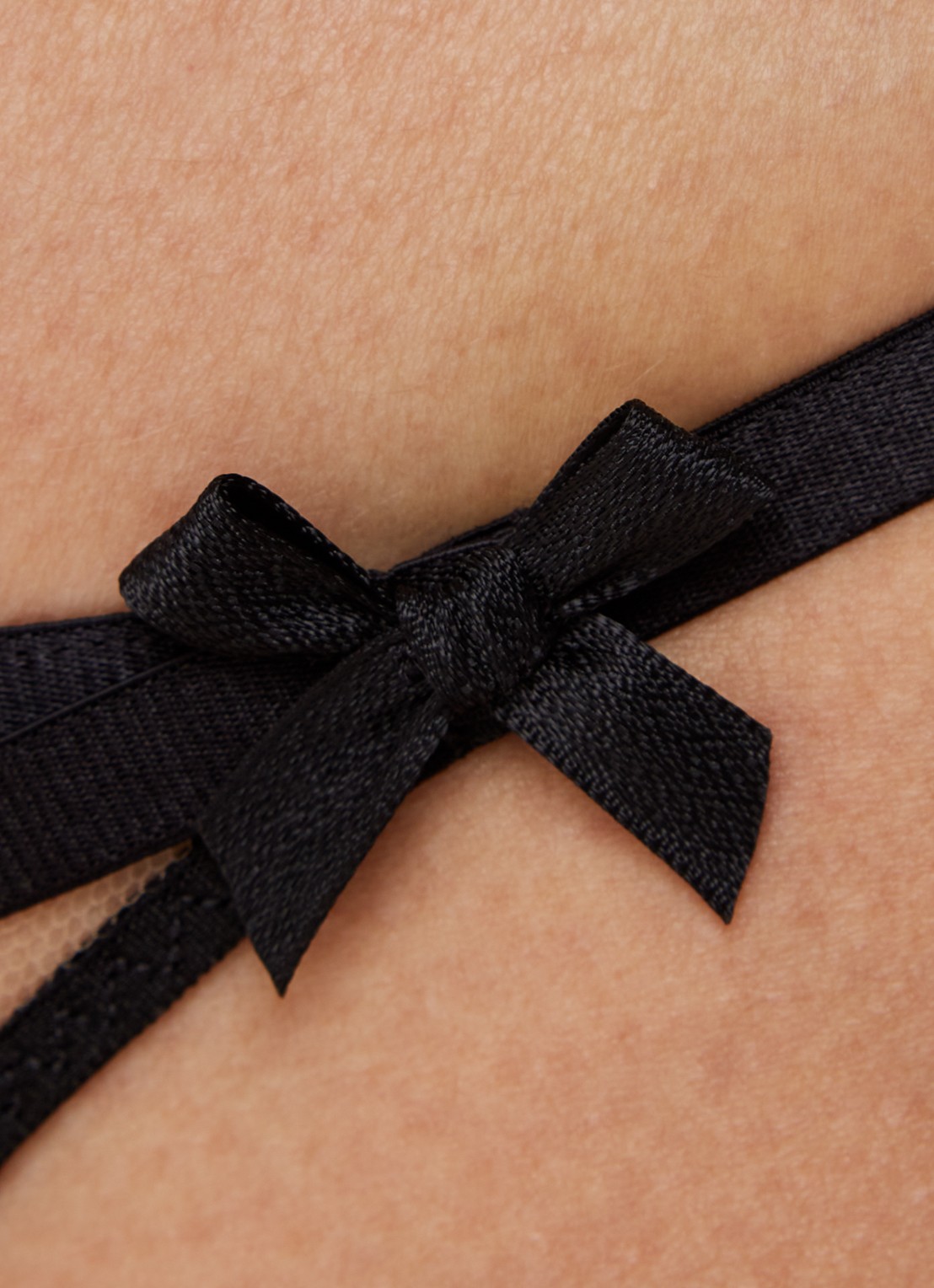 Agent Provocateur Briella string met mesh - detail 2 zwart