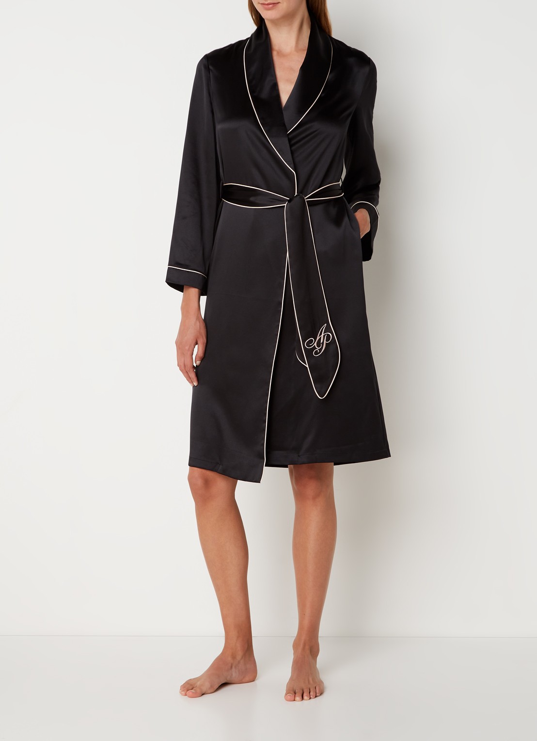 Agent Provocateur Classic kimono van zijde met strikceintuur - voorkant 3 zwart