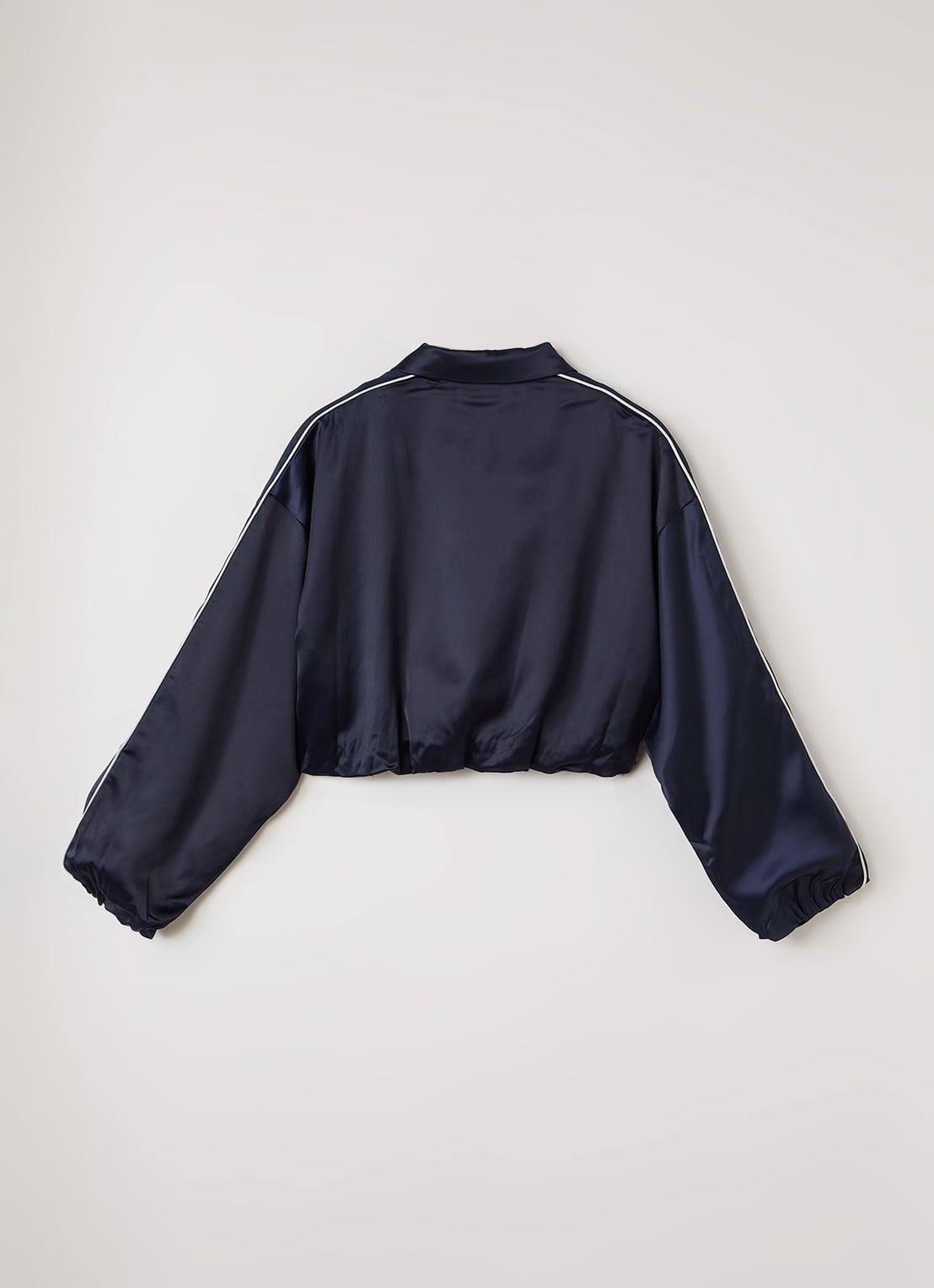 AI&KO Ilka cropped bomberjack van satijn - achterkant donkerblauw