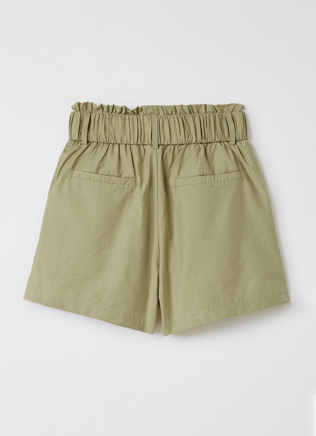 AI&KO Rikki loose fit korte broek met ceintuur - voorkant 2 mosgroen