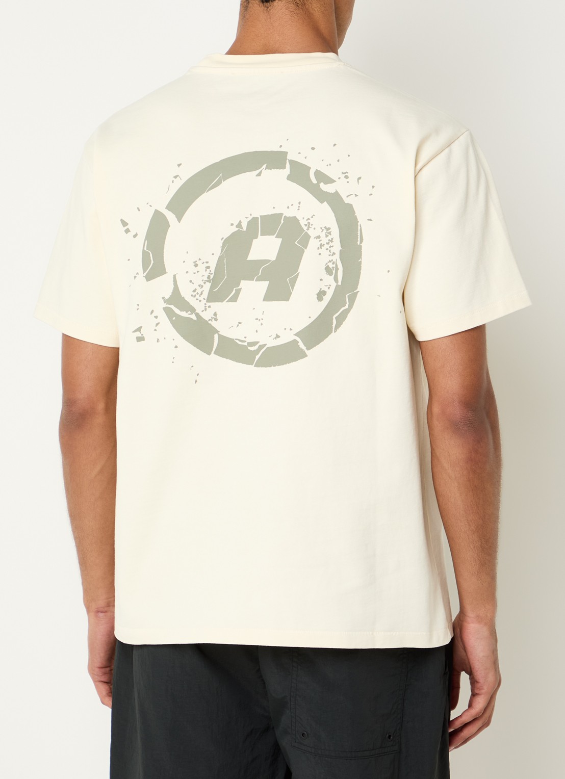 Aiche Broken Pieces T-shirt met logo- en backprint - detail 2 gebroken wit