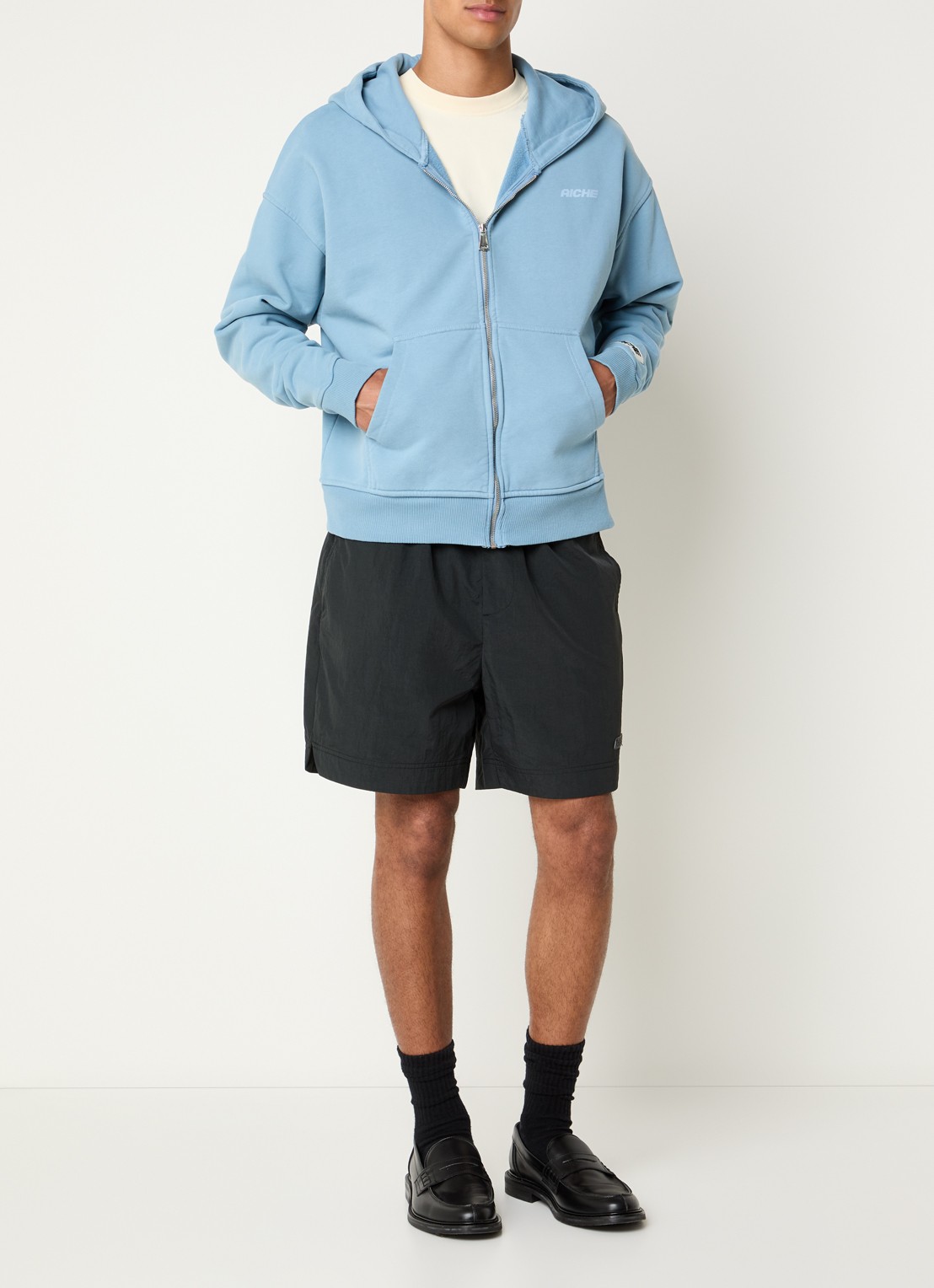 Aiche Sweatvest met logo - voorkant 2 lichtblauw