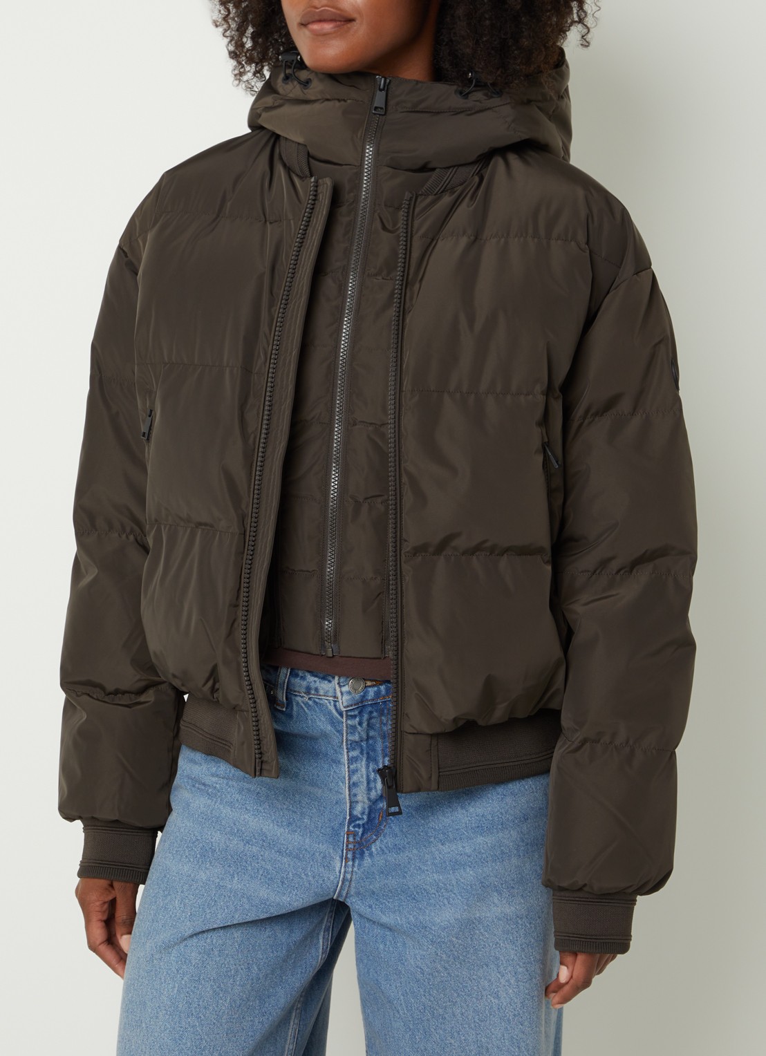 Airforce Bree pufferjack met ritszakken en afneembare capuchon - detail donkerbruin