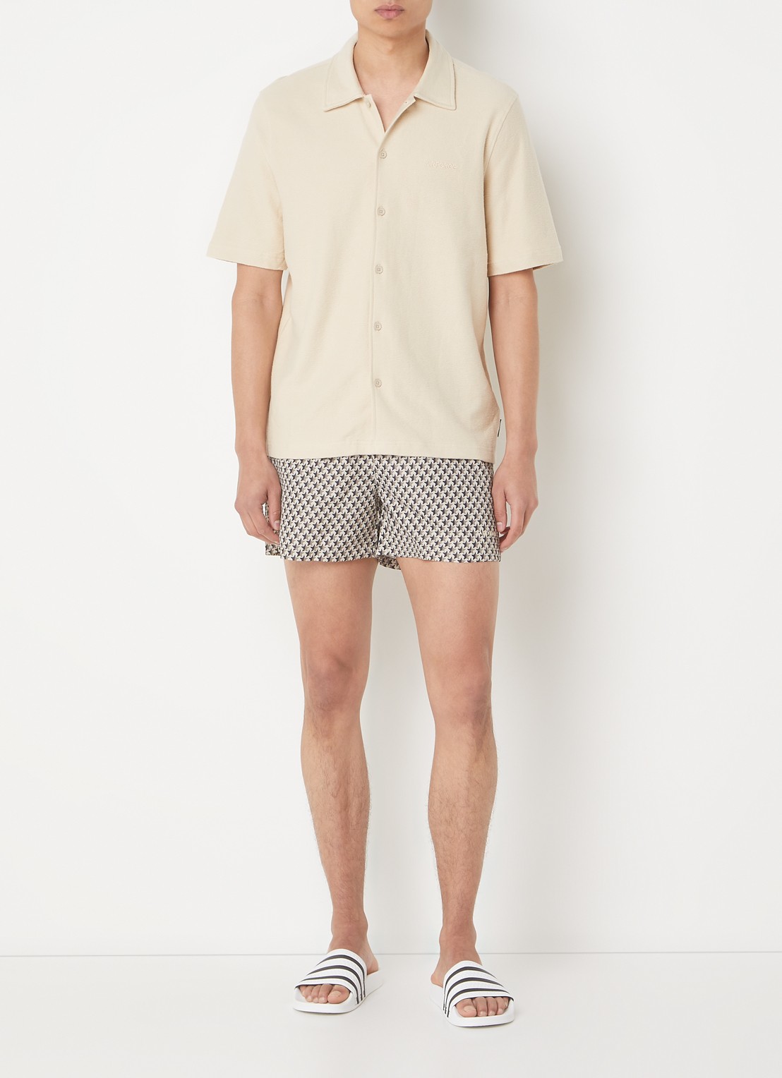 Airforce Fijngebreide regular fit overhemd met logoborduring - voorkant 4 beige