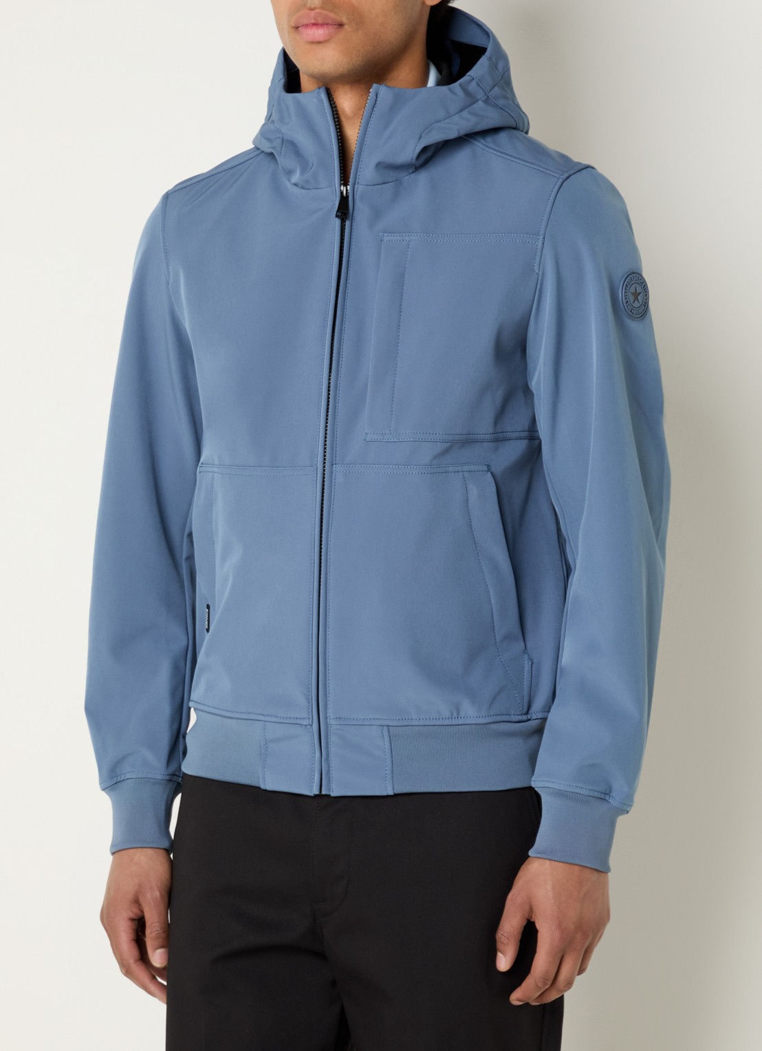 Airforce Javi softshell jack met capuchon en ritszakken - detail 4 staalblauw