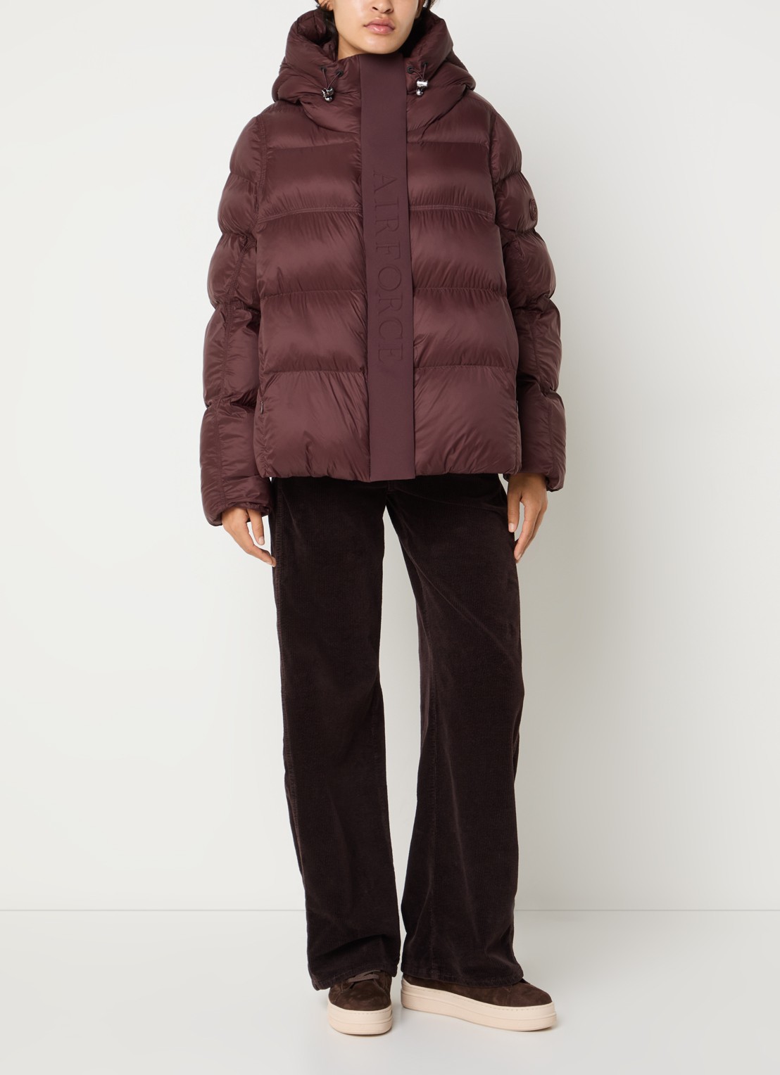 Airforce Kaia puffer jack met capuchon en logo - voorkant 3 roodbruin