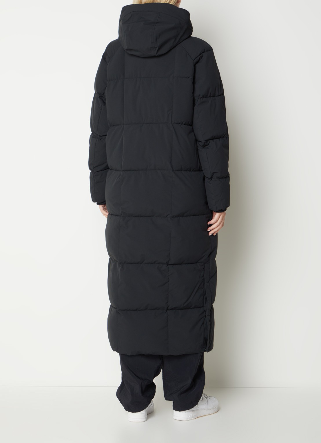 Airforce Nia longline puffer jas met ritszakken en capuchon - achterkant zwart