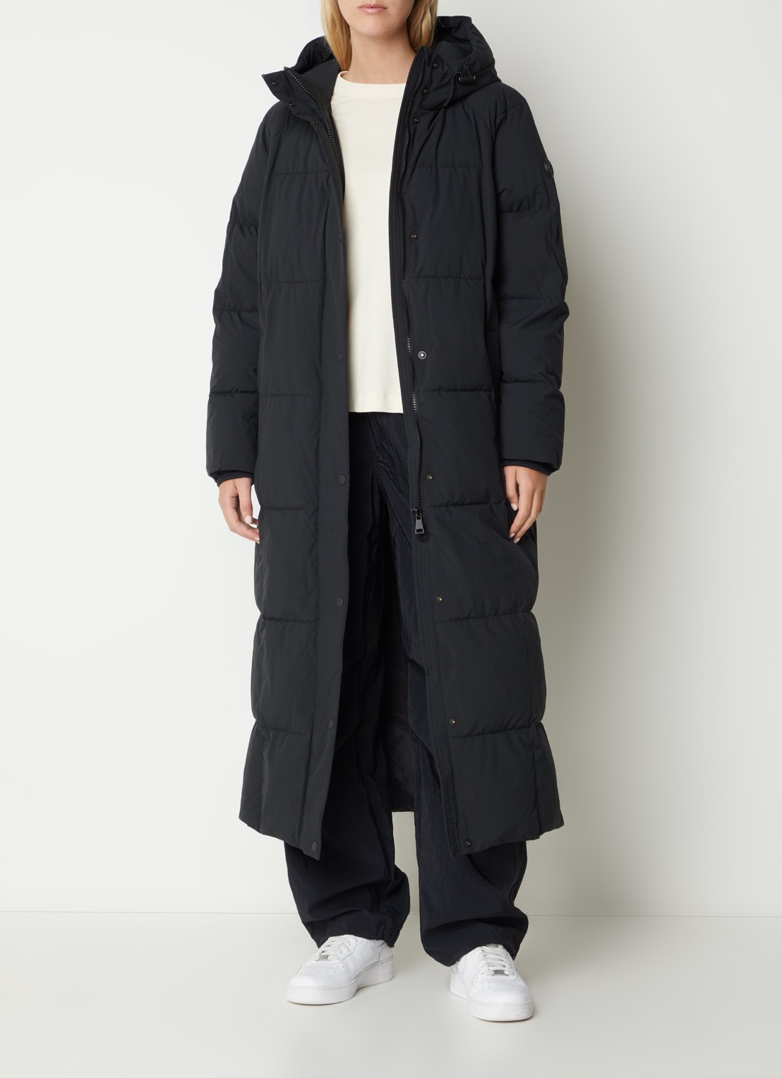 Airforce Nia longline puffer jas met ritszakken en capuchon - voorkant 3 zwart
