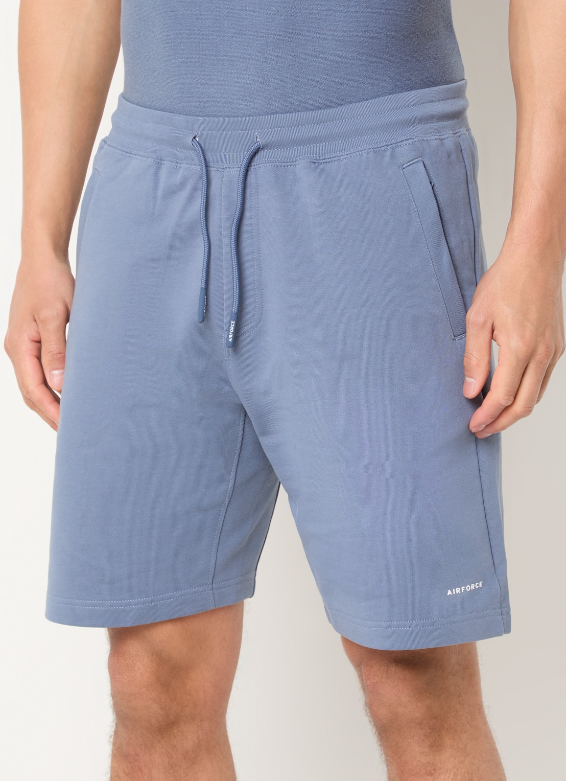 Airforce Straight fit korte joggingbroek met logo - detail staalblauw