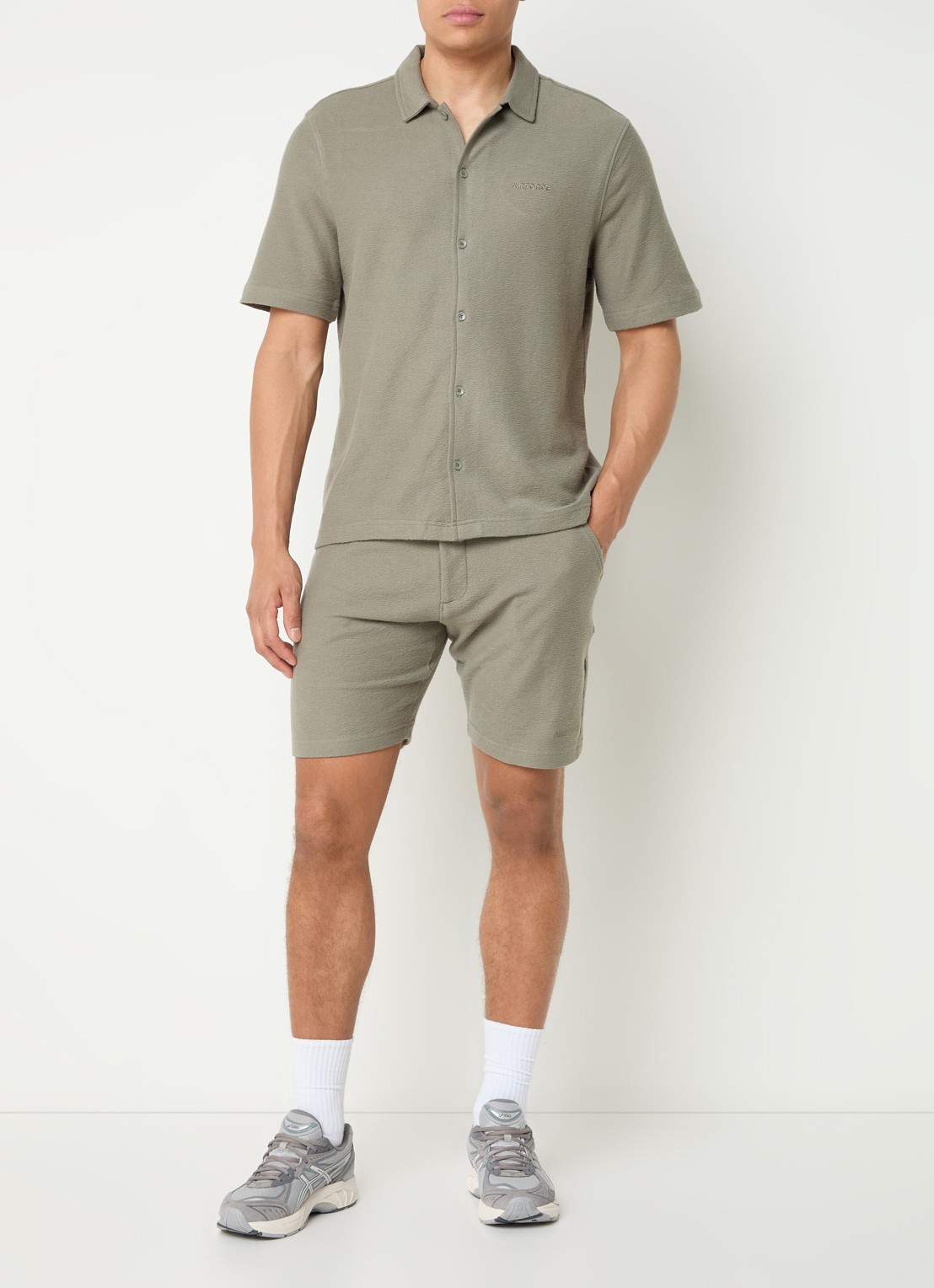Airforce Straight fit korte joggingsbroek van  katoen - voorkant 3 olijfgroen