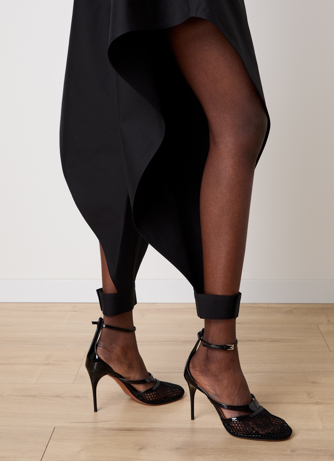 Alaïa High waist loose fit broek met cut-out detail - detail 5 zwart