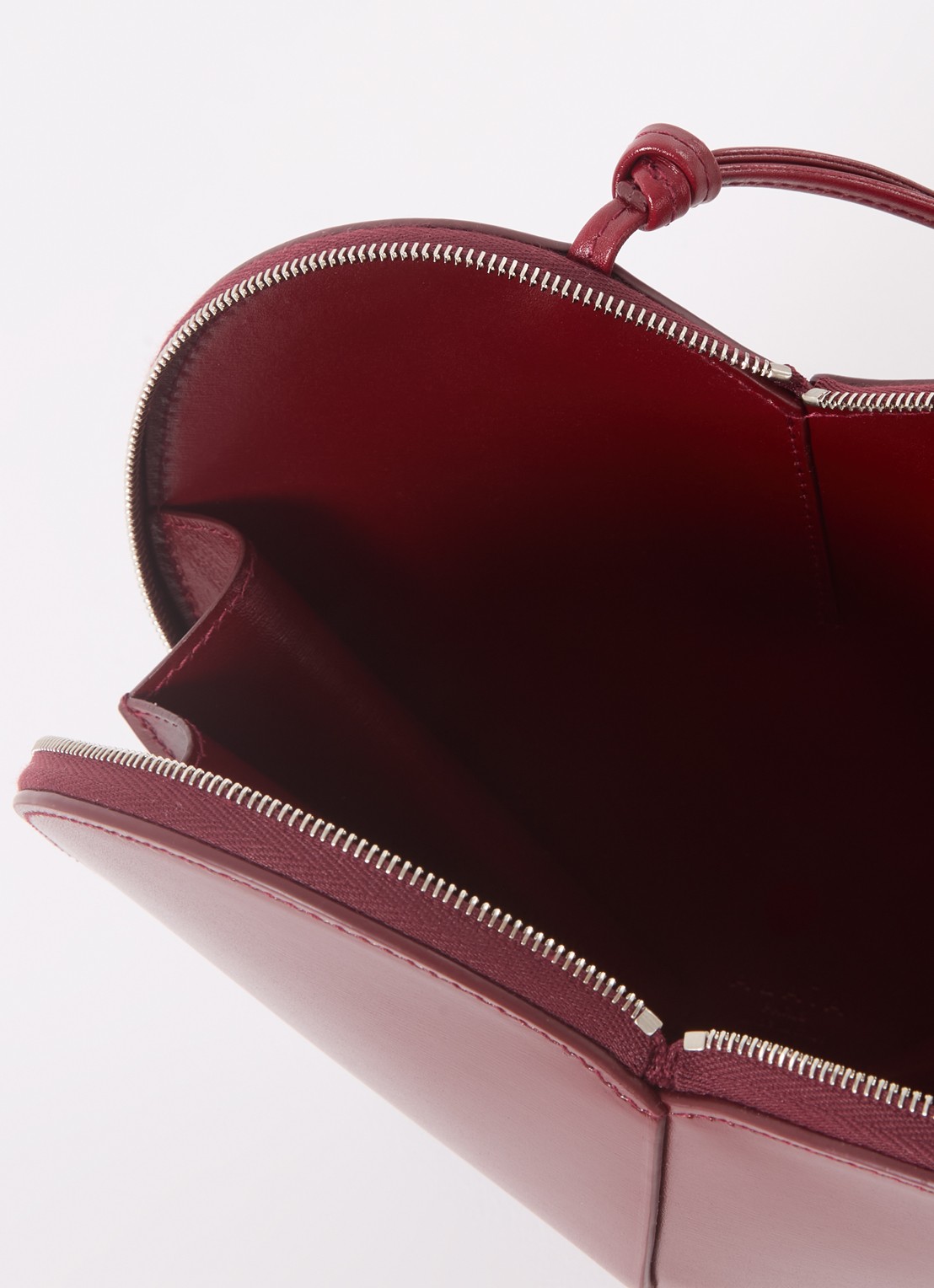 Alaïa Le Coeur crossbodytas van kalfsleer - detail 3 bordeauxrood