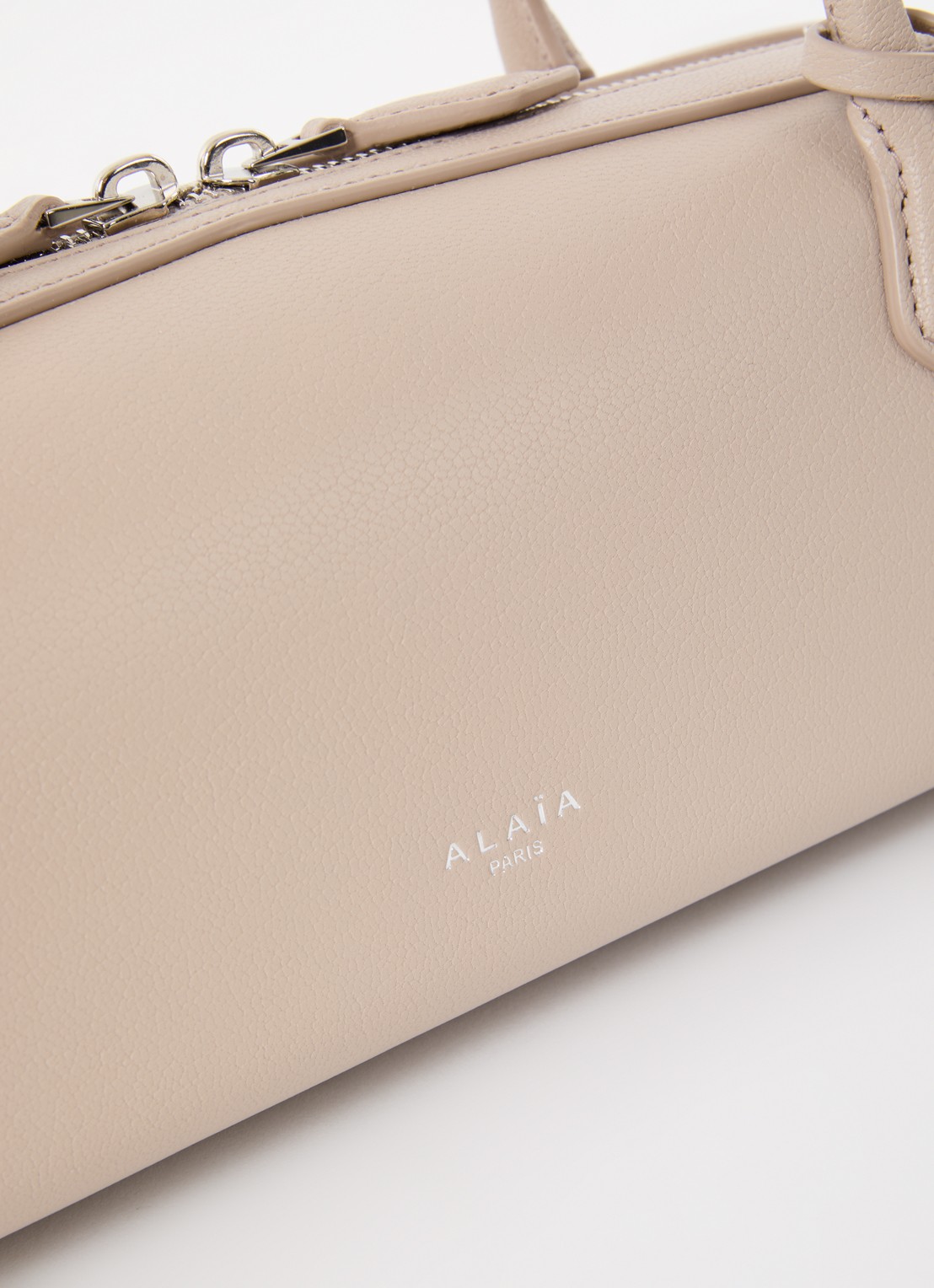 Alaïa Le Demi-Coeur S schoudertas van geitenleer - detail 6 beige