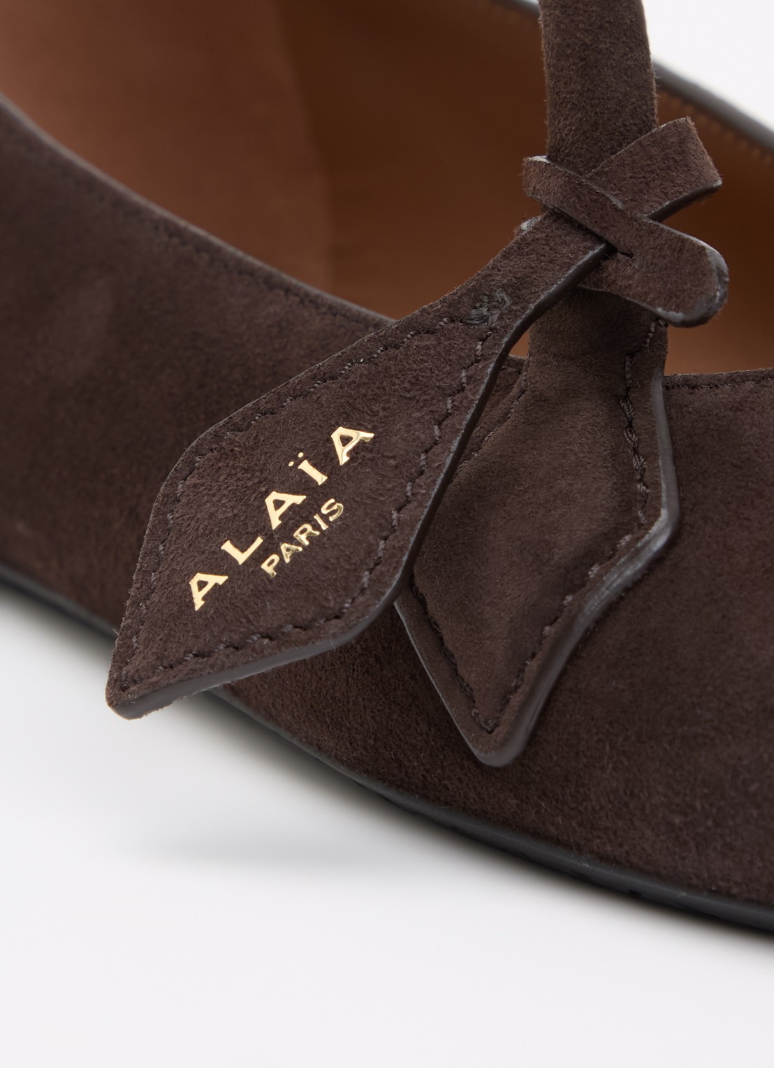Alaïa Le Teckel ballerina van geitensuède - detail 4 donkerbruin