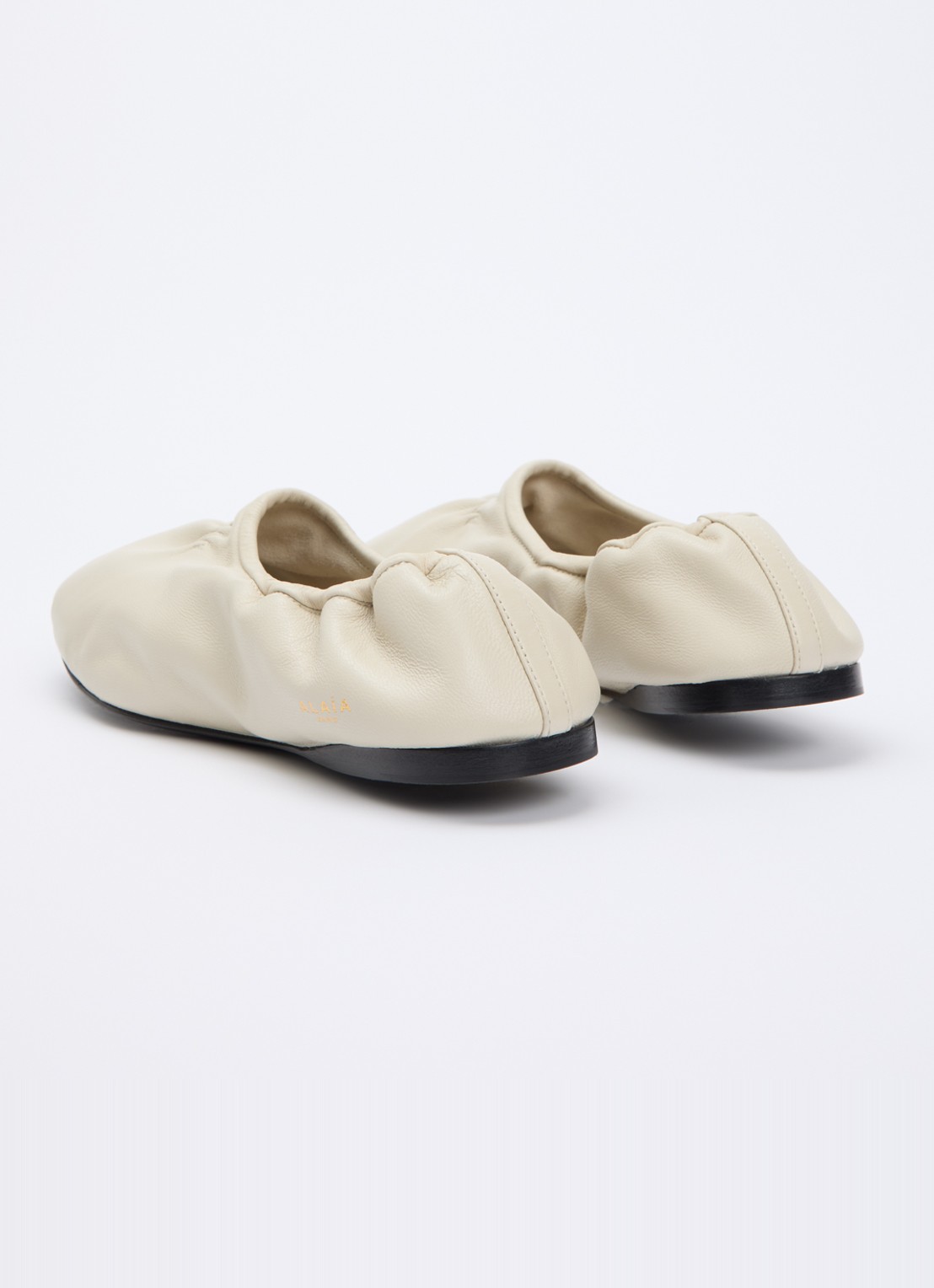 Alaïa Lune ballerina van leer - achterkant 6 creme