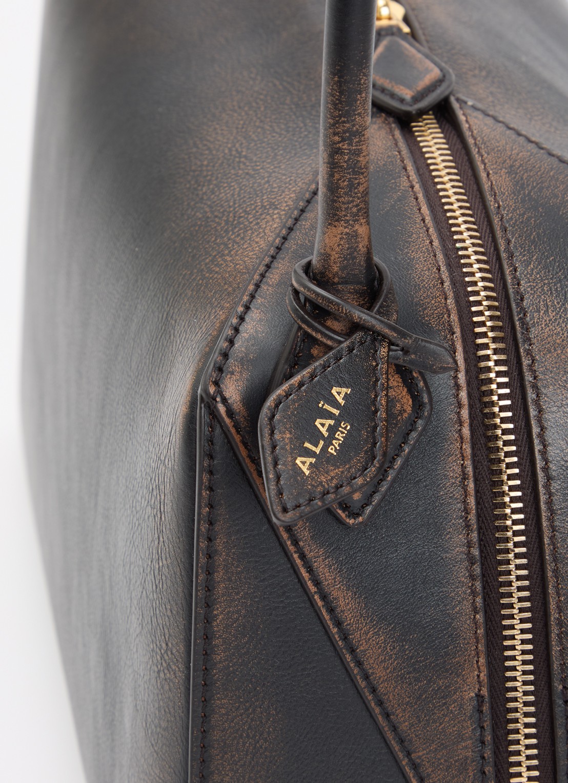 Alaïa Medium Bowling schoudertas van leer - detail 5 donkerbruin