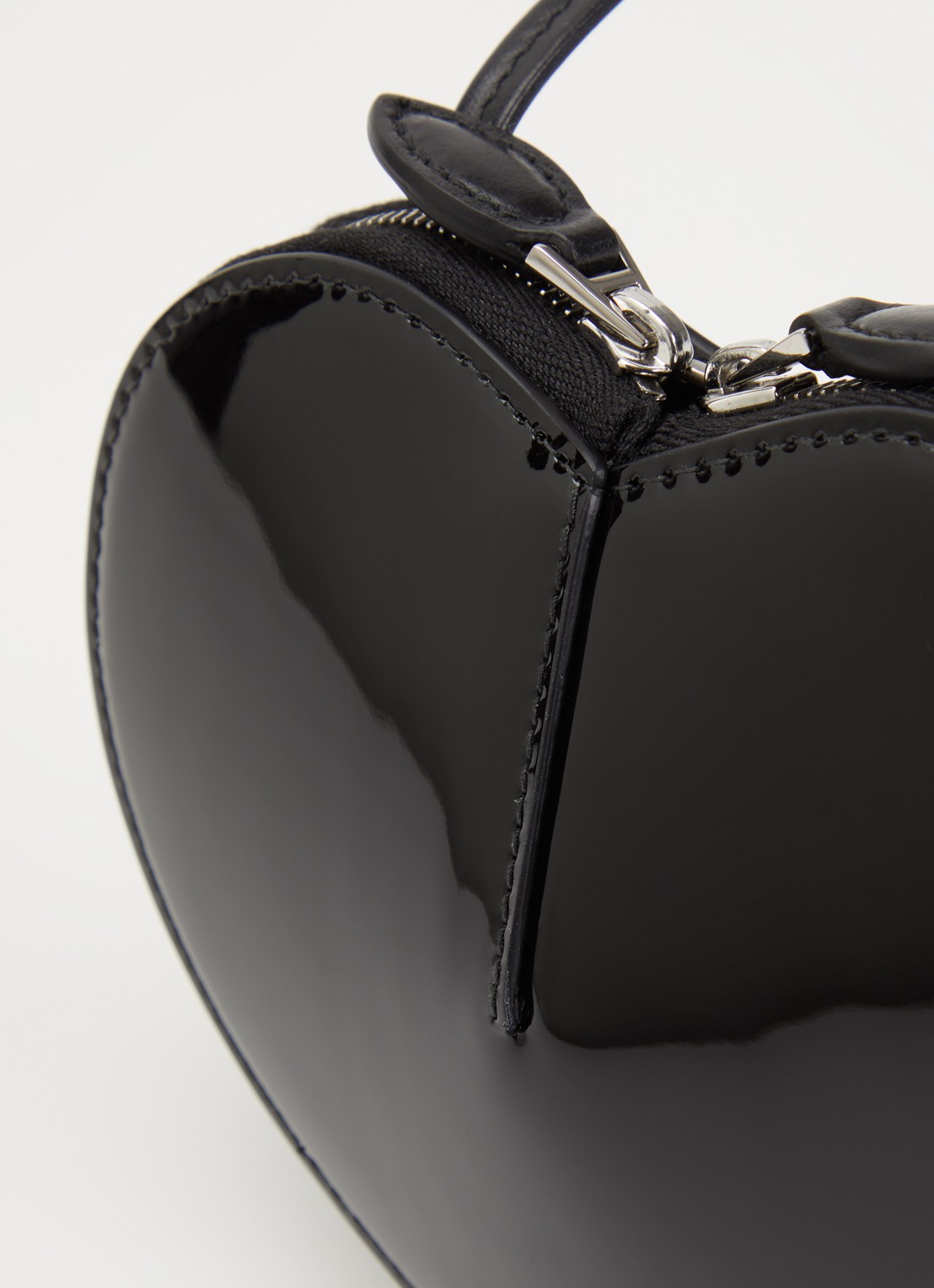 Alaïa Mini Le Coeur crossbodytas van kalfsleer met lakfinish  - detail 5 zwart