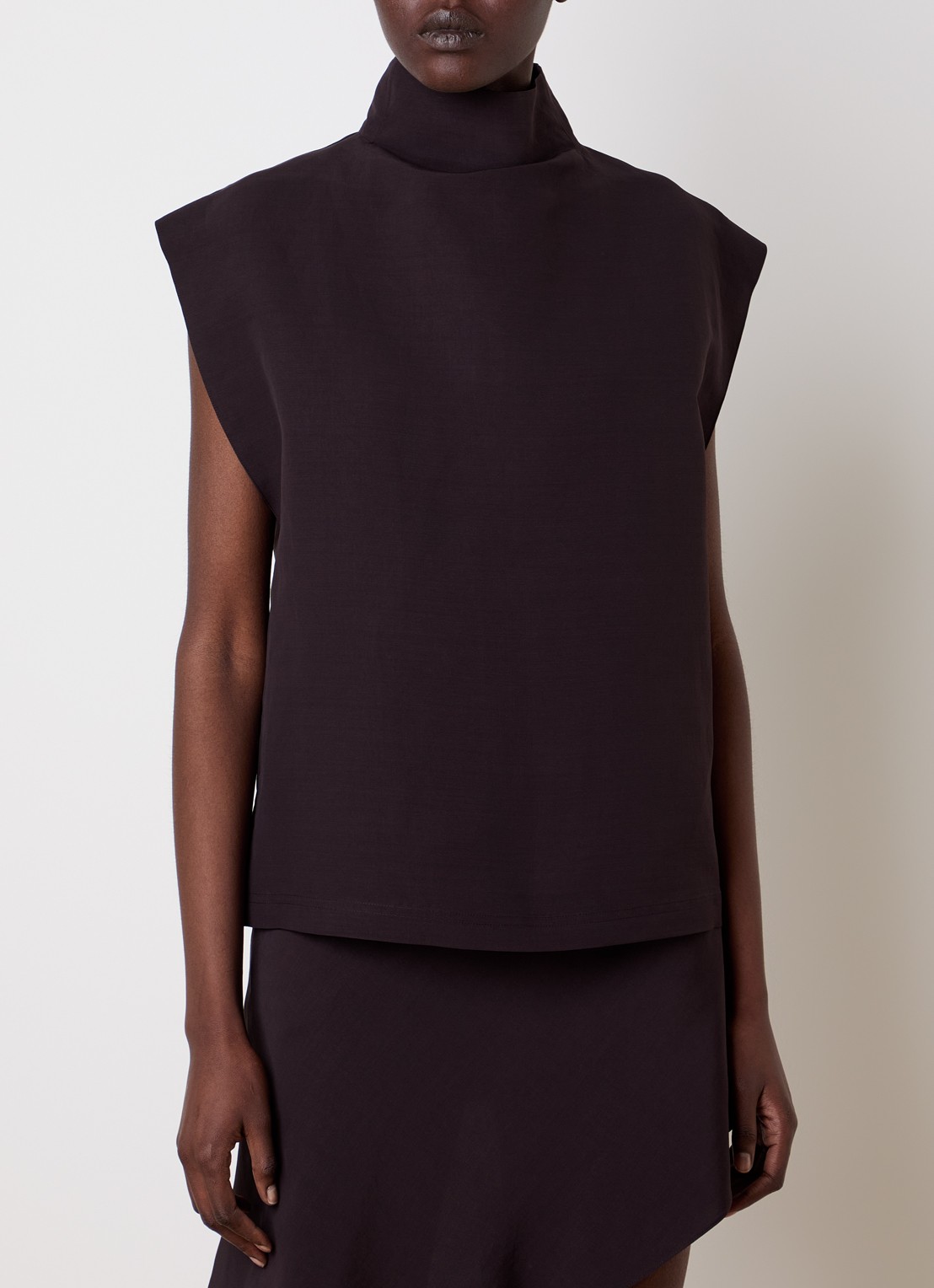 Alaïa Mouwloze top met col - detail 2 donkerbruin
