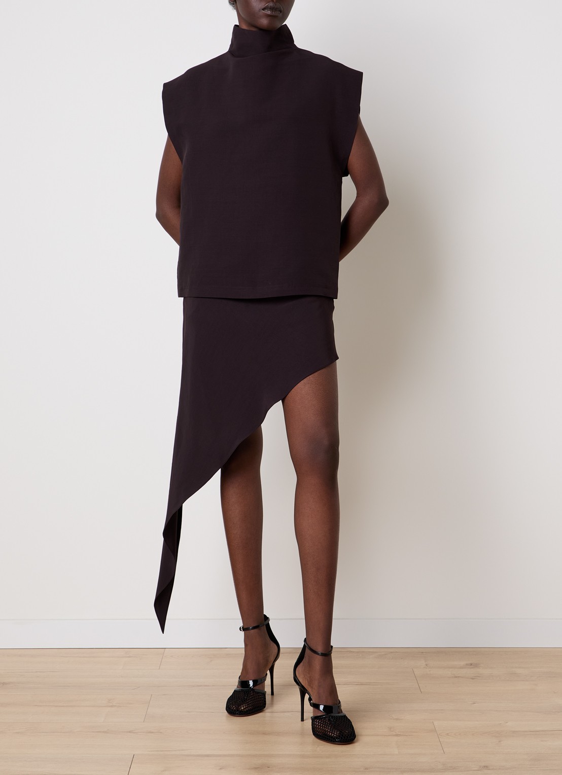 Alaïa Mouwloze top met col - voorkant 5 donkerbruin