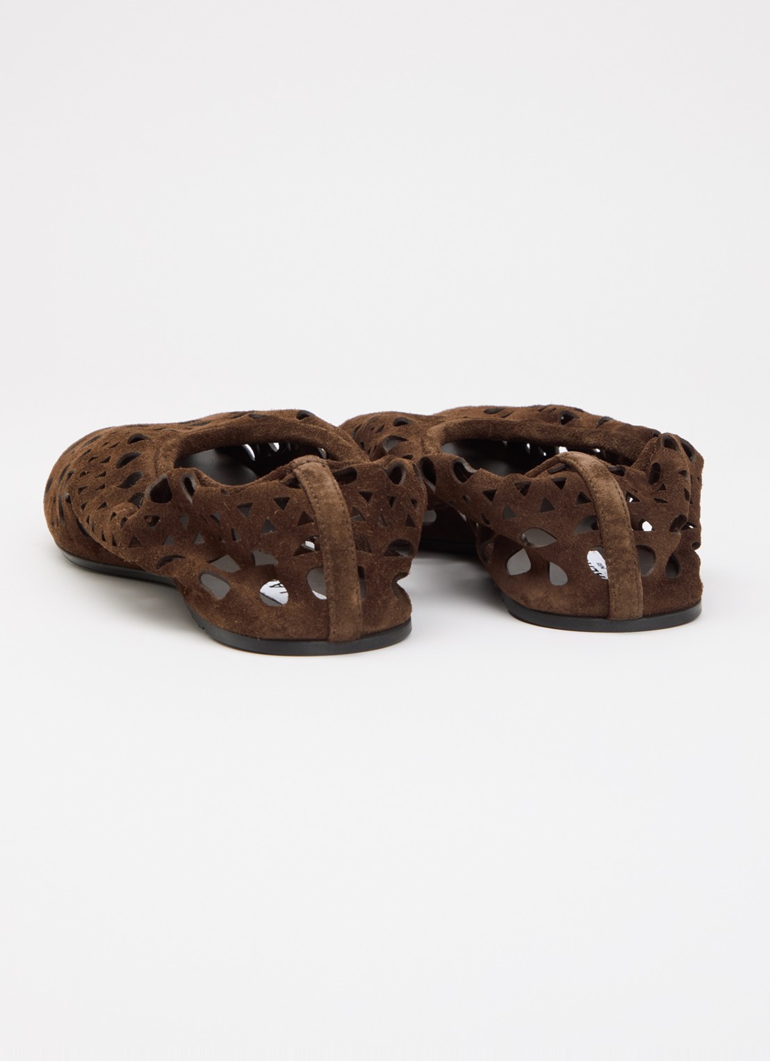 Alaïa Neo Vienne ballerina van lamssuède met cut-out detail - achterkant 6 chocoladebruin