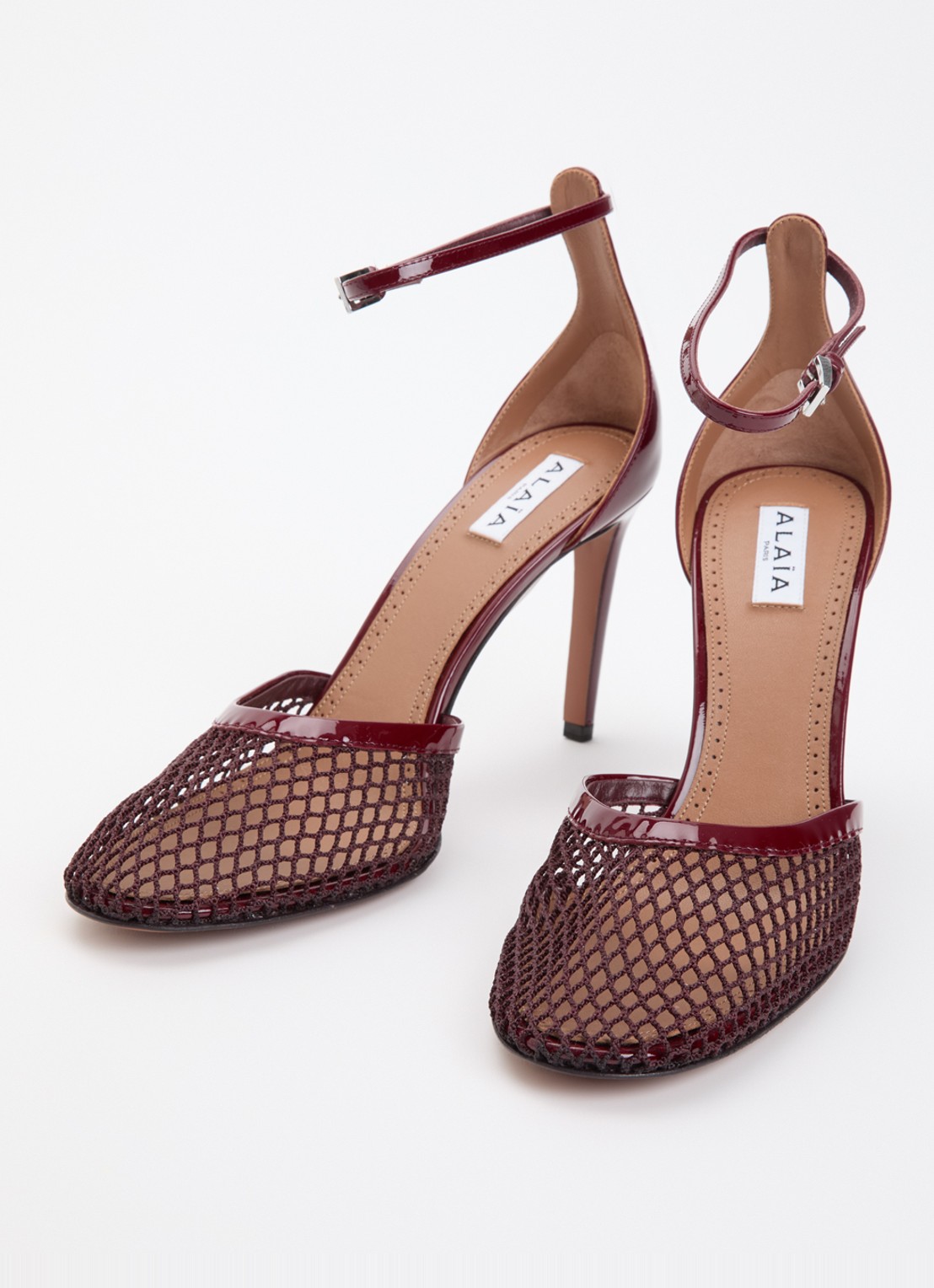Alaïa Pump van mesh met kalfsleren details - detail bordeauxrood