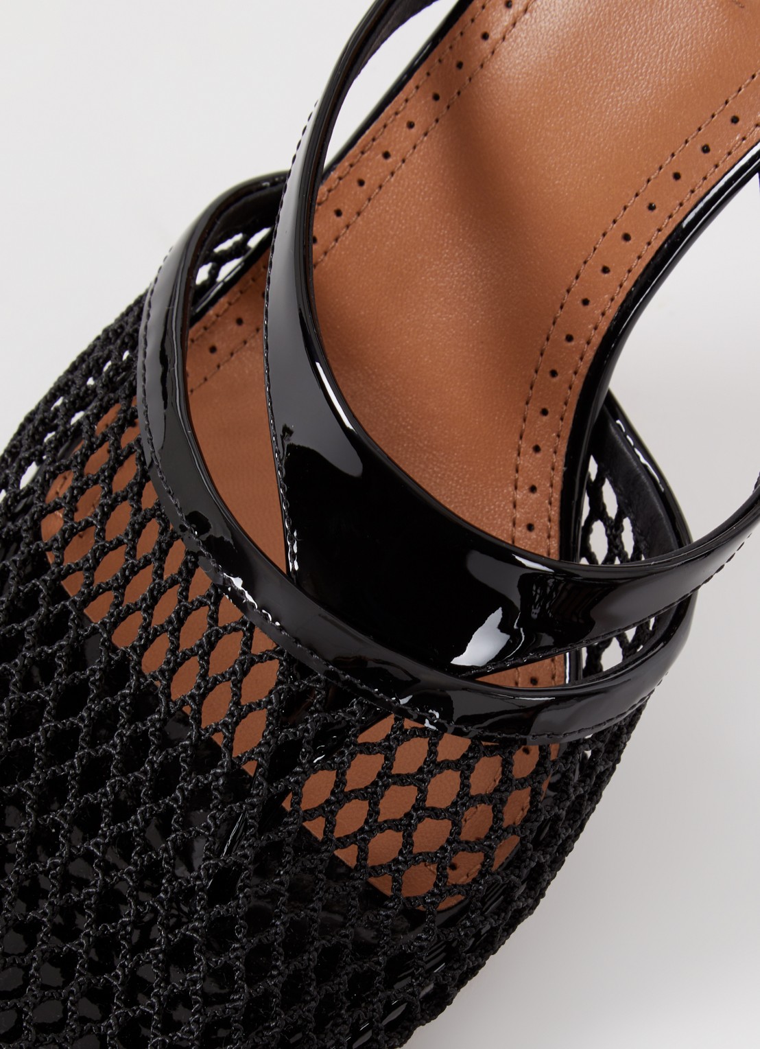 Alaïa Pump van mesh met kalfsleren details - detail 5 zwart