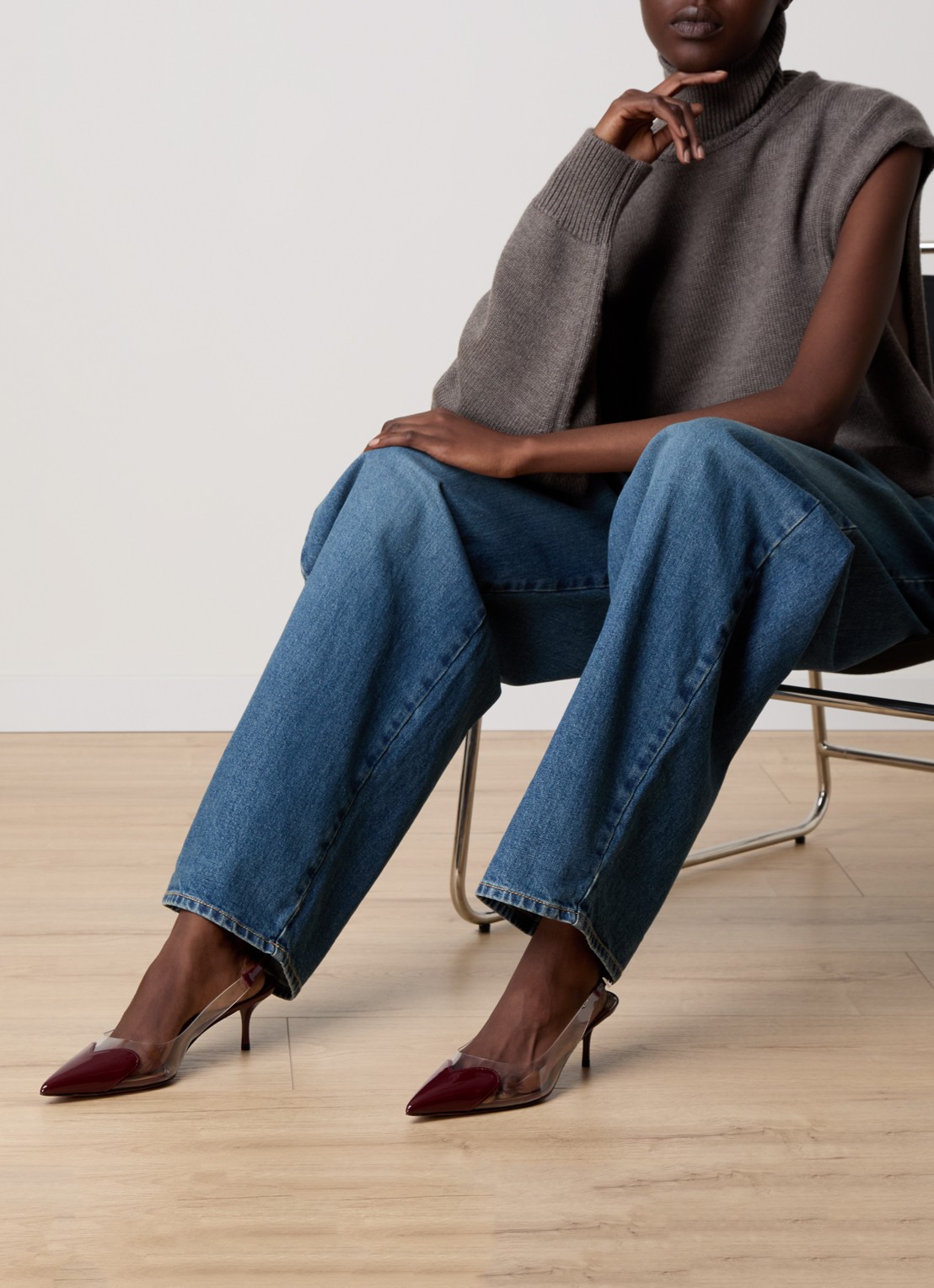 Alaïa Slingback met kalfsleren details en lakfinish - voorkant 2 bordeauxrood