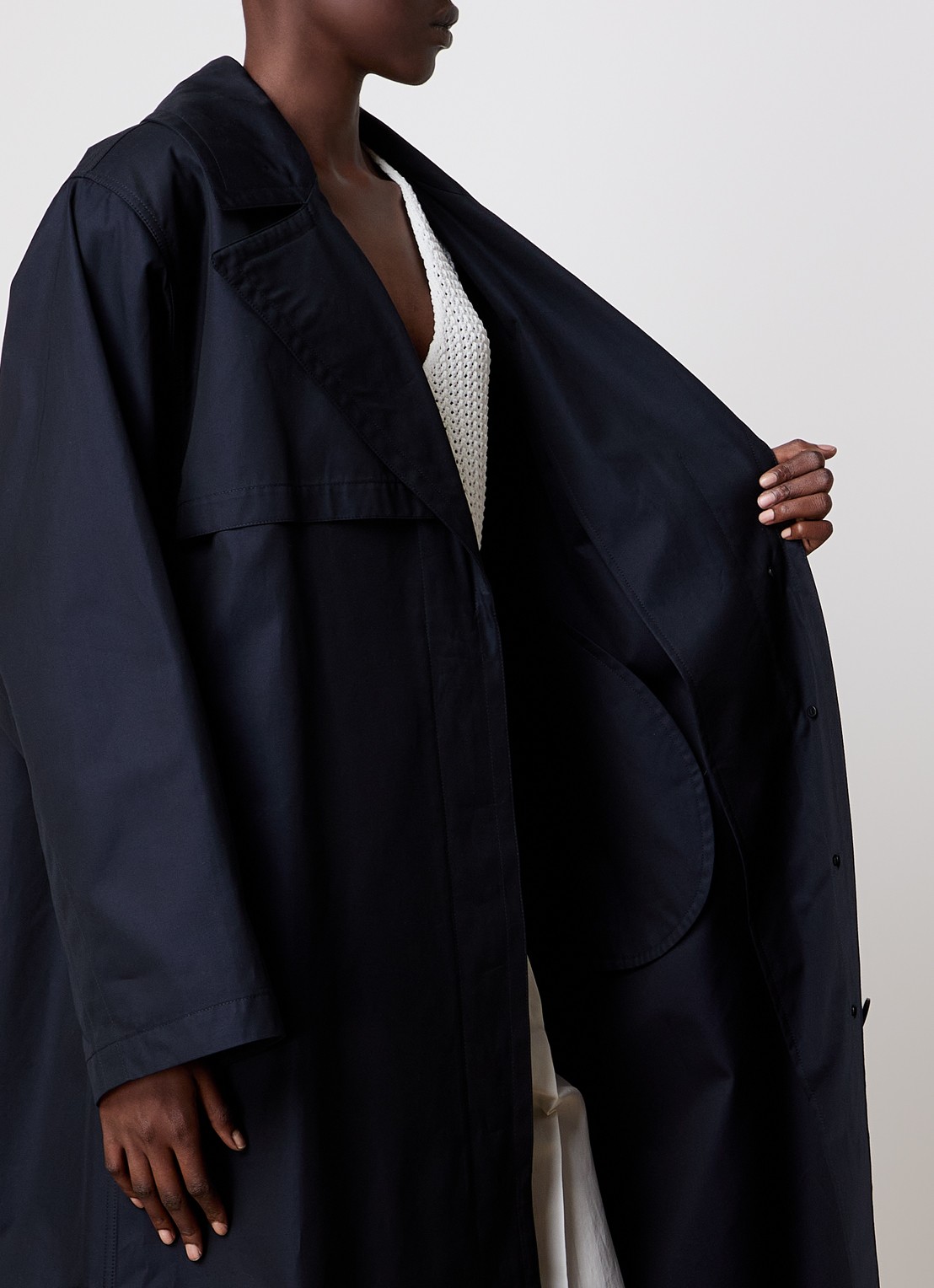 Alaïa Trenchcoat met strikceintuur - detail 5 donkerblauw