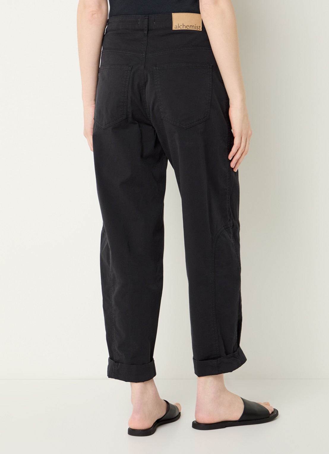 alchemist Abbi high waist tapered fit broek met steekzakken - achterkant 3 zwart
