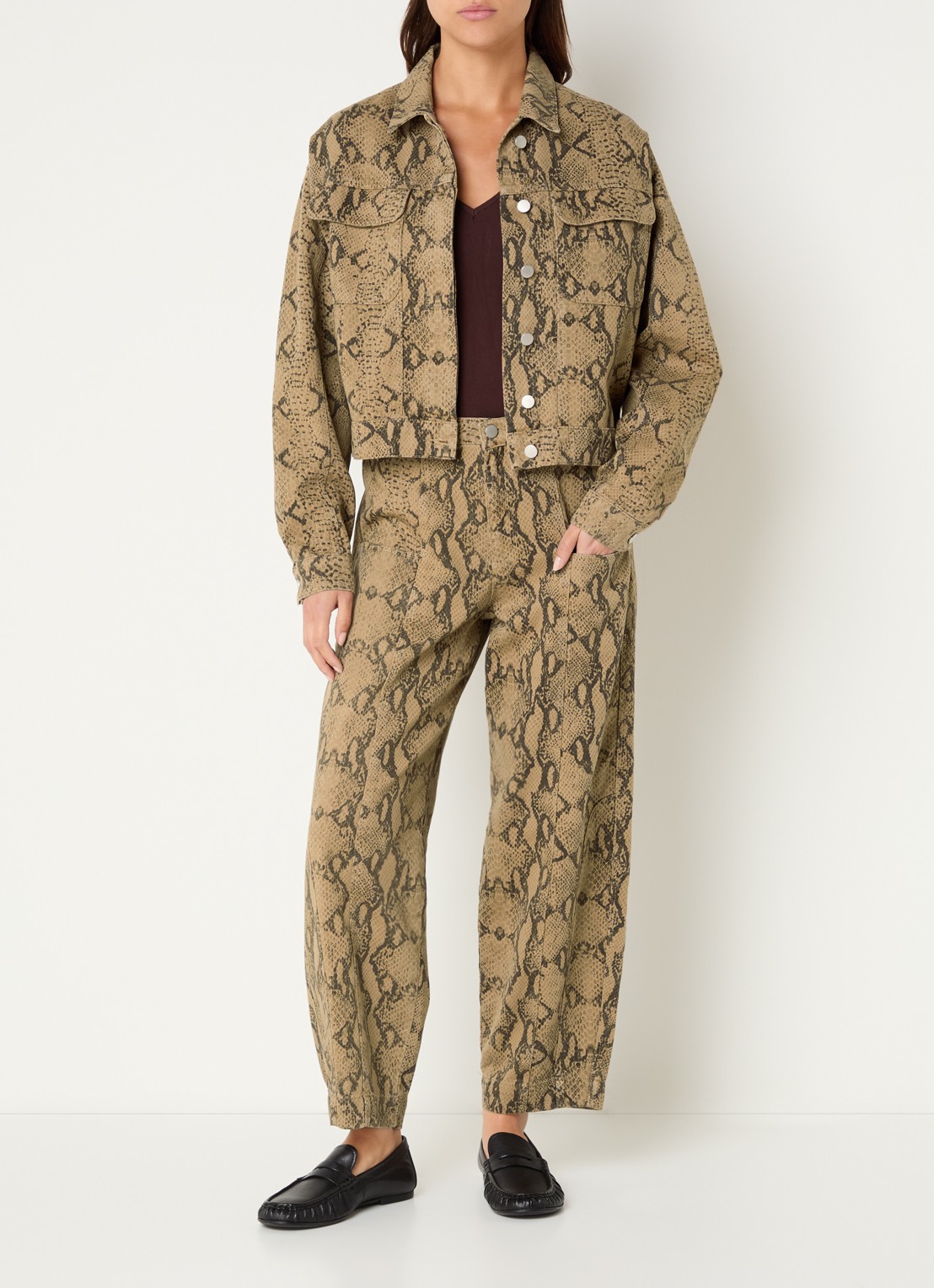alchemist Abbi high waist tapered jeans met slangenprint - voorkant 4 camel