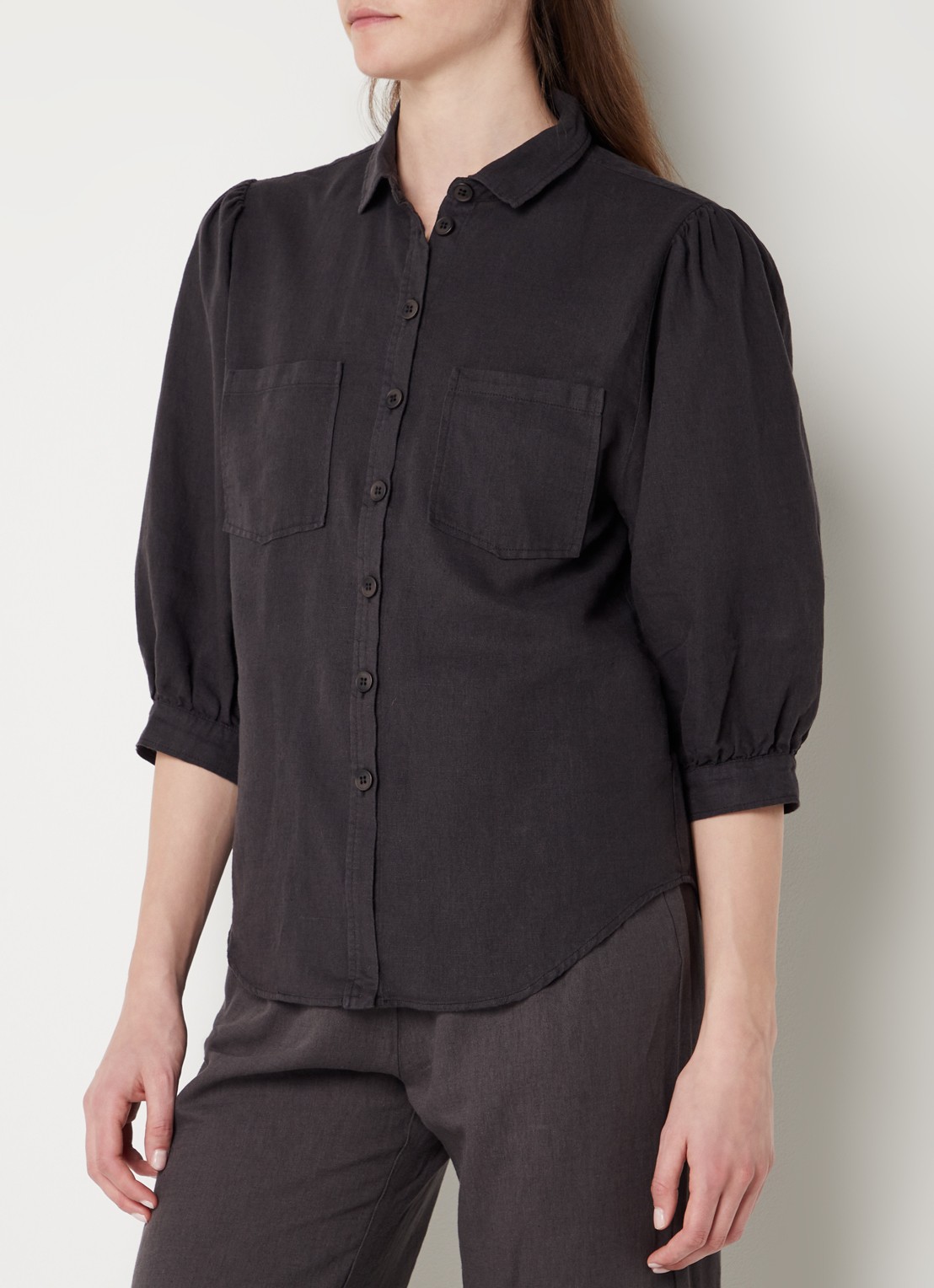 alchemist Dany blouse in linnenblend met borstzakken - detail 4 antraciet