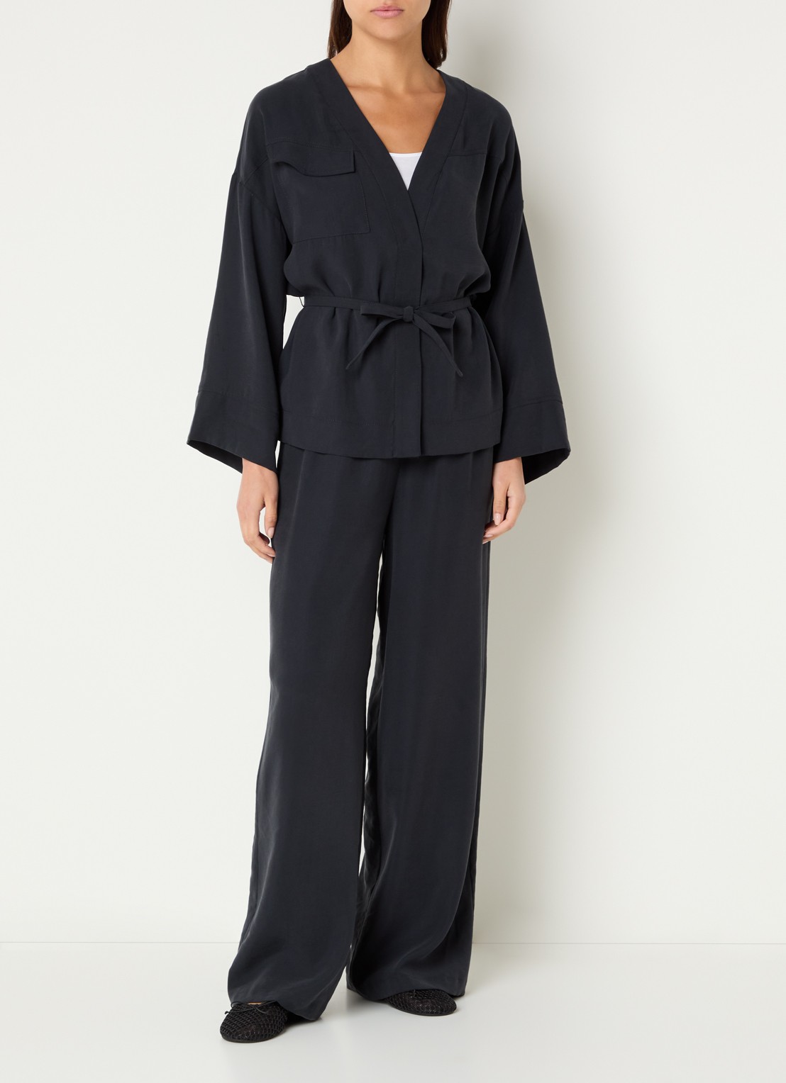 alchemist Lieke blouse met borstzak en strikceintuur - voorkant 3 zwart
