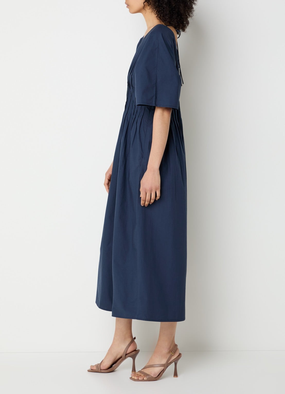alchemist Pippa midi jurk met plooidetail en trompetmouw - voorkant 2 donkerblauw