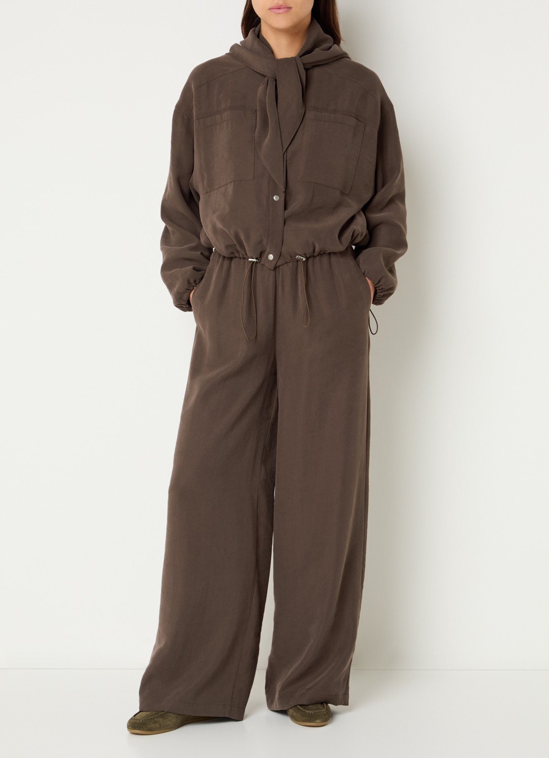 alchemist Sammy high waist wide fit broek met steekzakken - voorkant 3 chocoladebruin