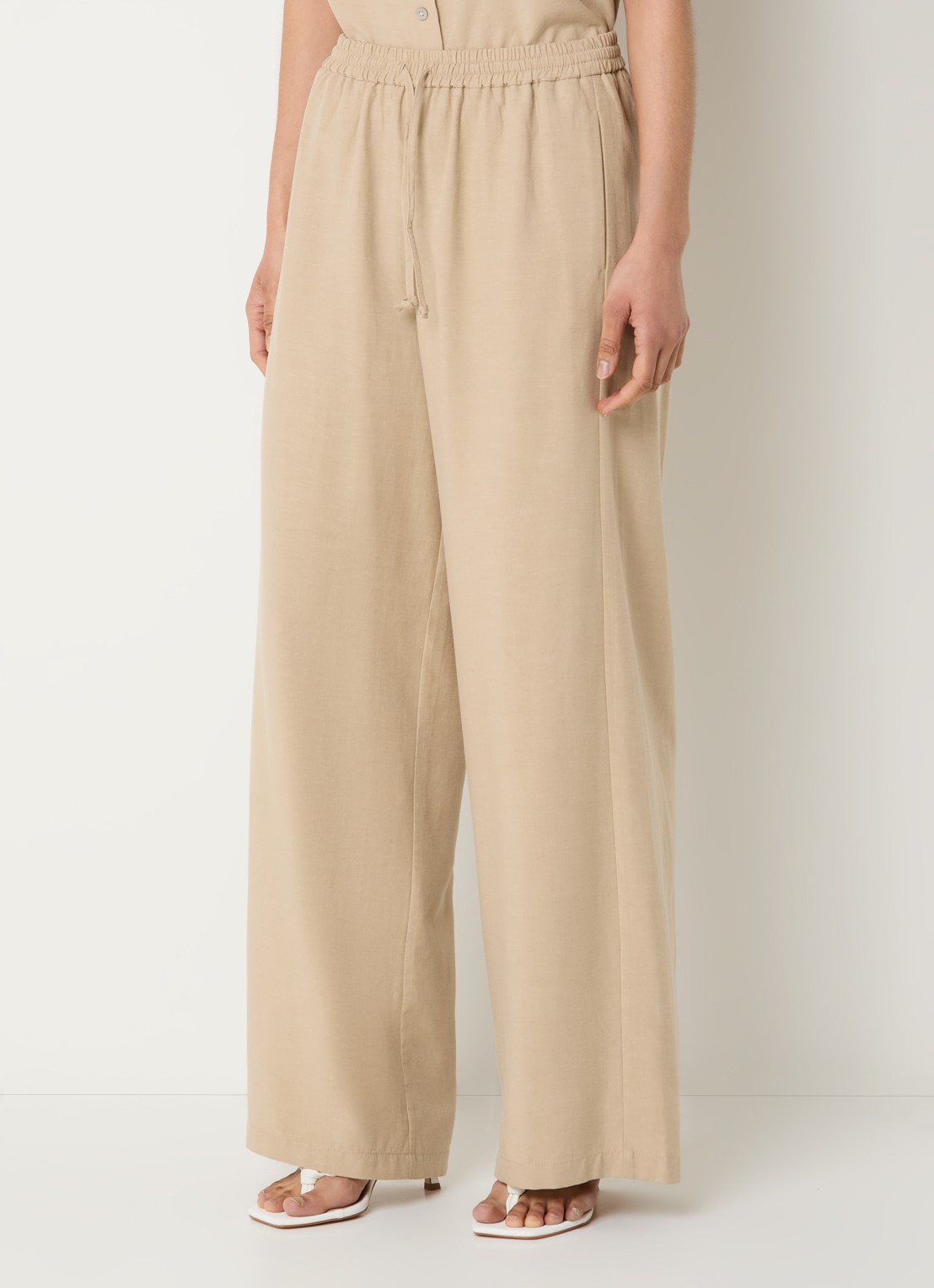 alchemist Sammy mid waist loose fit pantalon in linnenblend met steekzakken - detail 4 beige