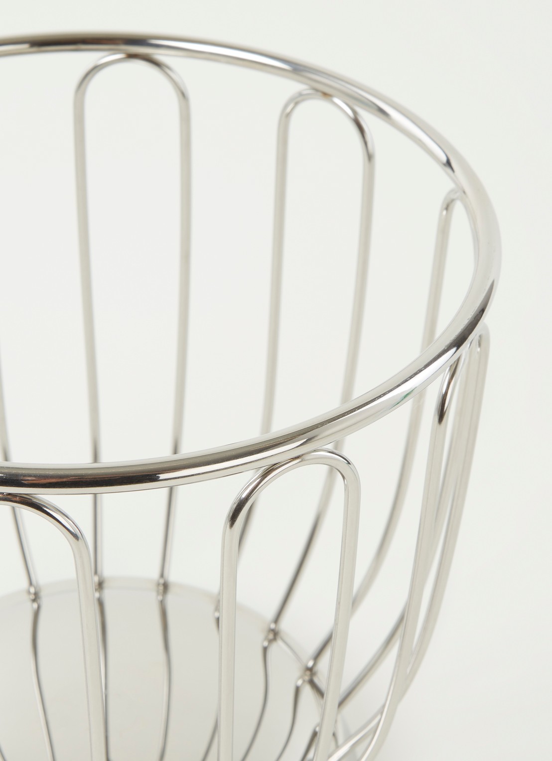 Alessi 370 Citrusmand 22 cm - detail 3 zilver