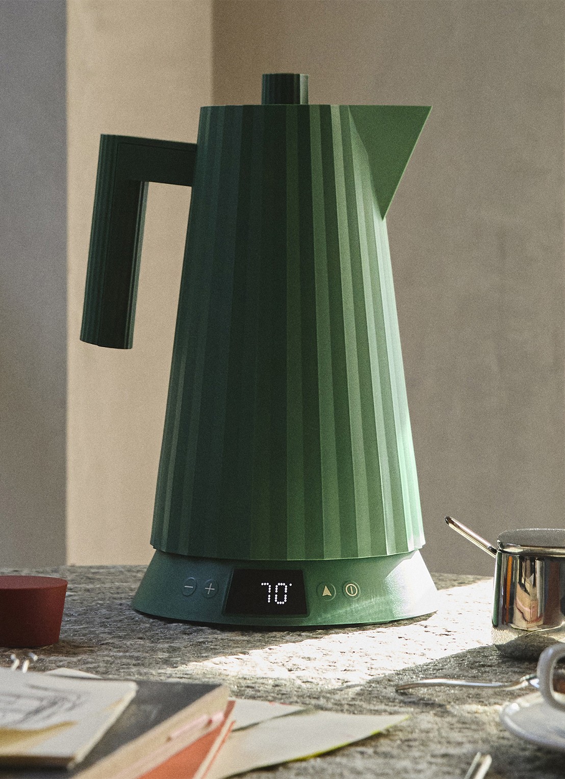 Alessi Plissé Waterkoker 1,7 liter MDL21 GR - voorkant 2 donkergroen