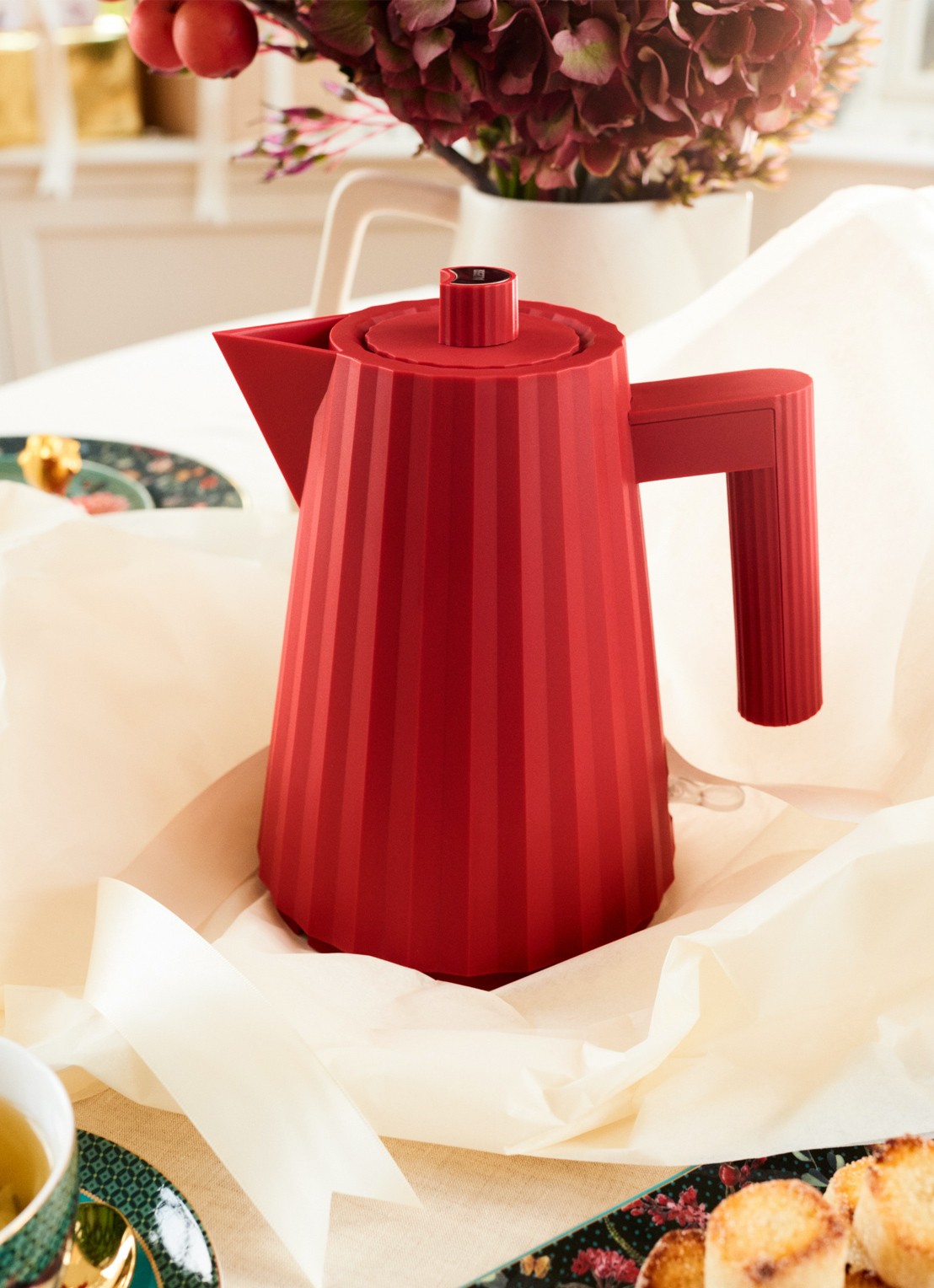 Alessi Plissé waterkoker 1 liter - detail 2 steenrood