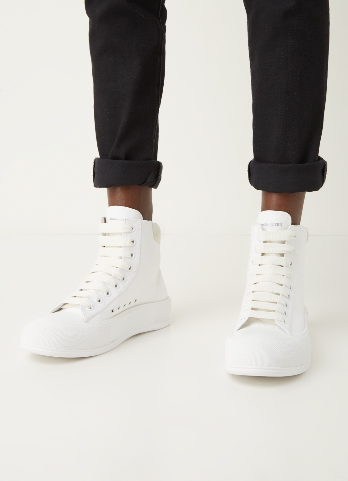 Alexander McQueen Deck Plimsoll sneaker van canvas met suède details - voorkant 2 gebroken wit
